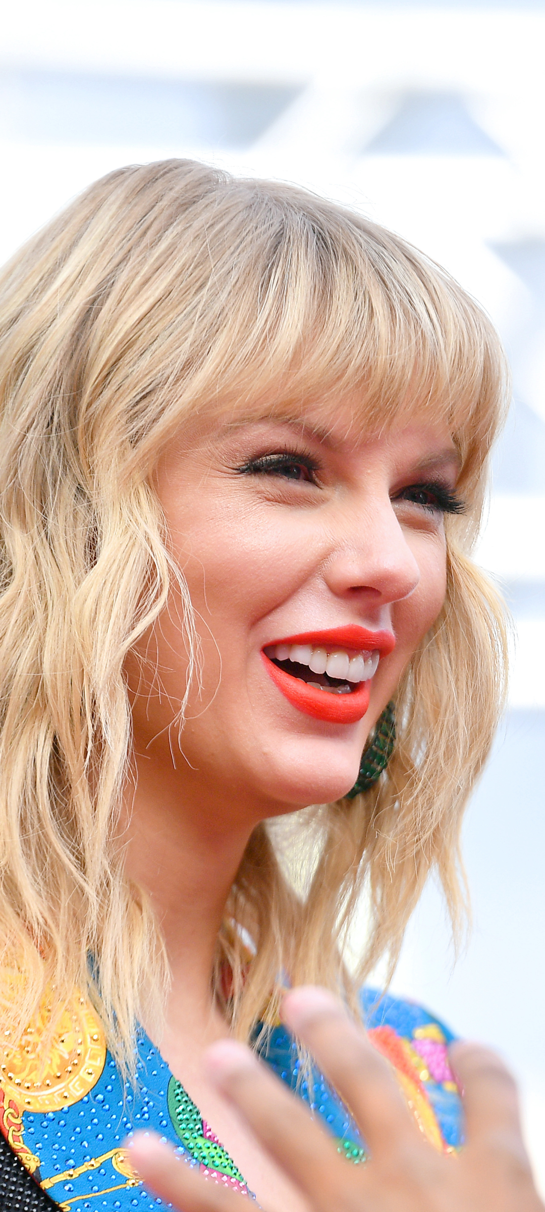 Download mobile wallpaper Music, Smile, Singer, Blonde, American, Taylor Swift, Lipstick for free.