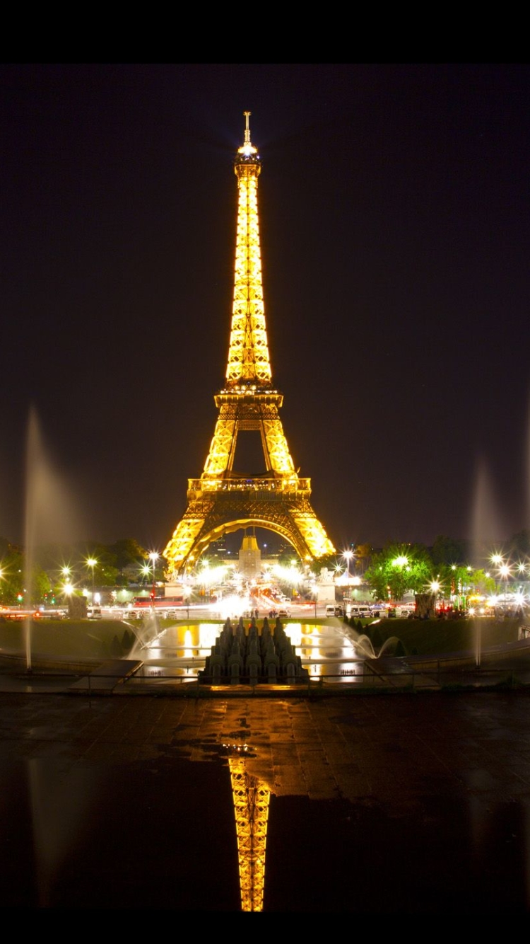 Handy-Wallpaper Paris, Eiffelturm, Brunnen, Licht, Frankreich, Nacht, Monumente, Menschengemacht, Spiegelung, Betrachtung kostenlos herunterladen.