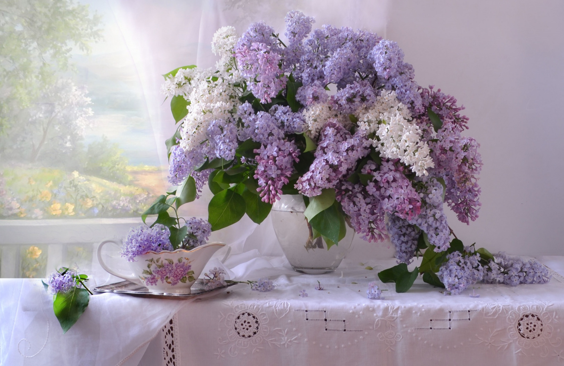 982759画像をダウンロード写真撮影, 静物, ライラック, 紫色の花, ソーサー, 白い花-壁紙とスクリーンセーバーを無料で
