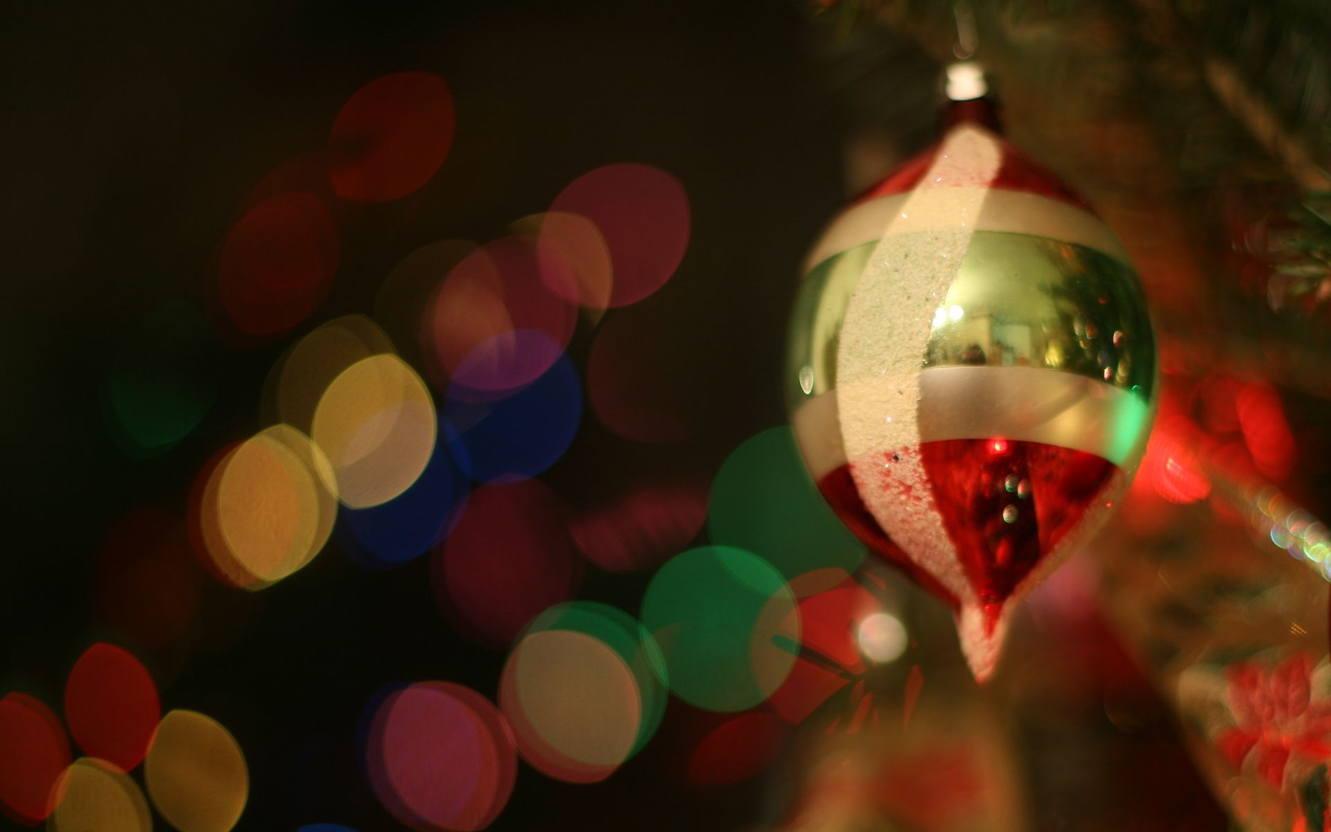 Download mobile wallpaper Christmas, Holiday, Christmas Ornaments for free.