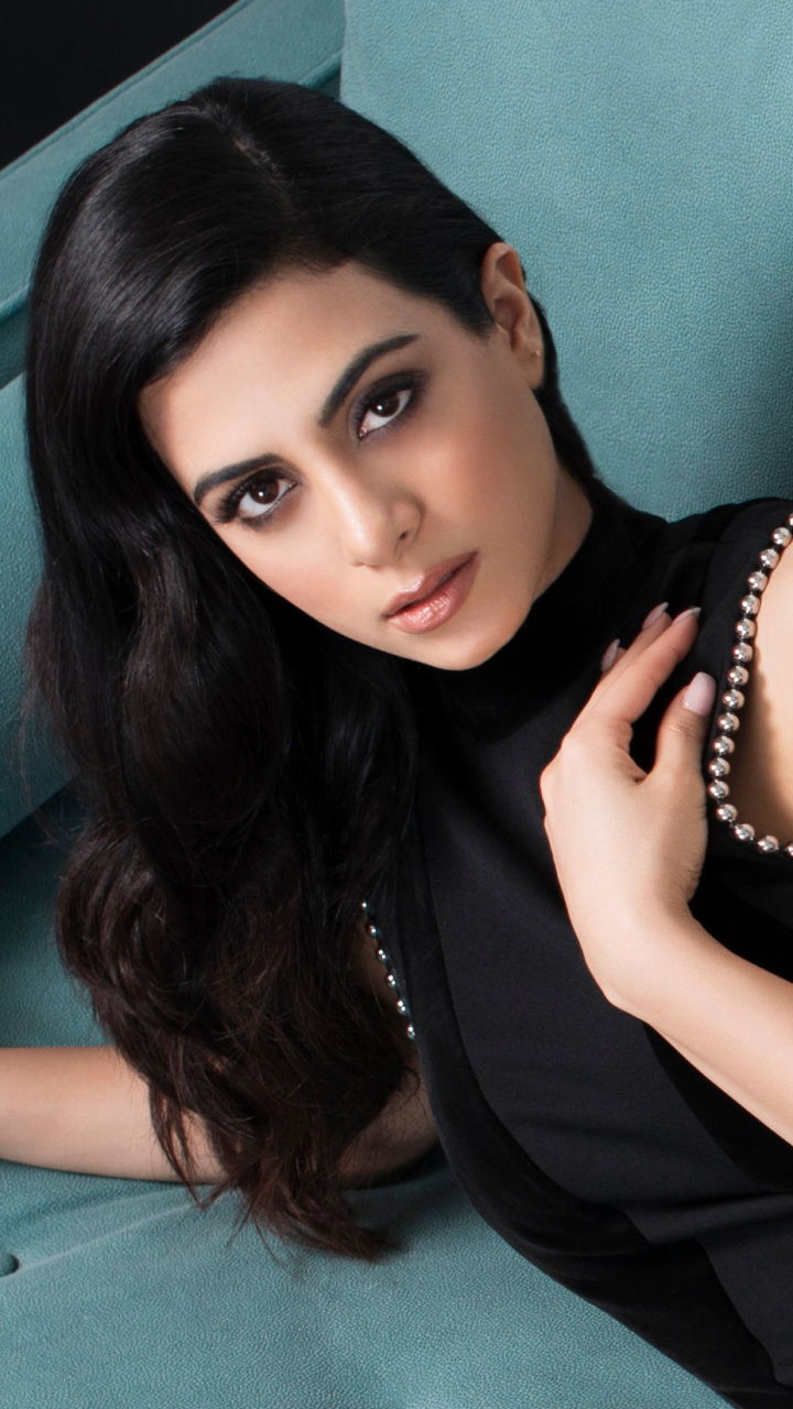 Download mobile wallpaper Celebrity, Canadian, Brown Eyes, Actress, Emeraude Toubia for free.