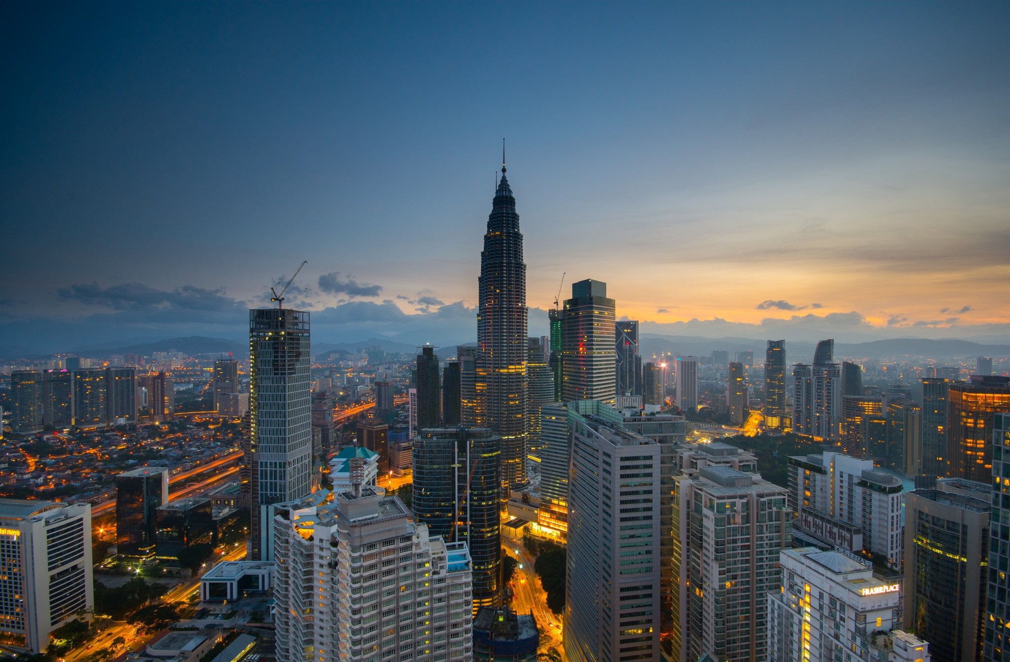 459736 descargar imagen hecho por el hombre, kuala lumpur, edificio, ciudad, malasia, noche, rascacielos, ciudades: fondos de pantalla y protectores de pantalla gratis
