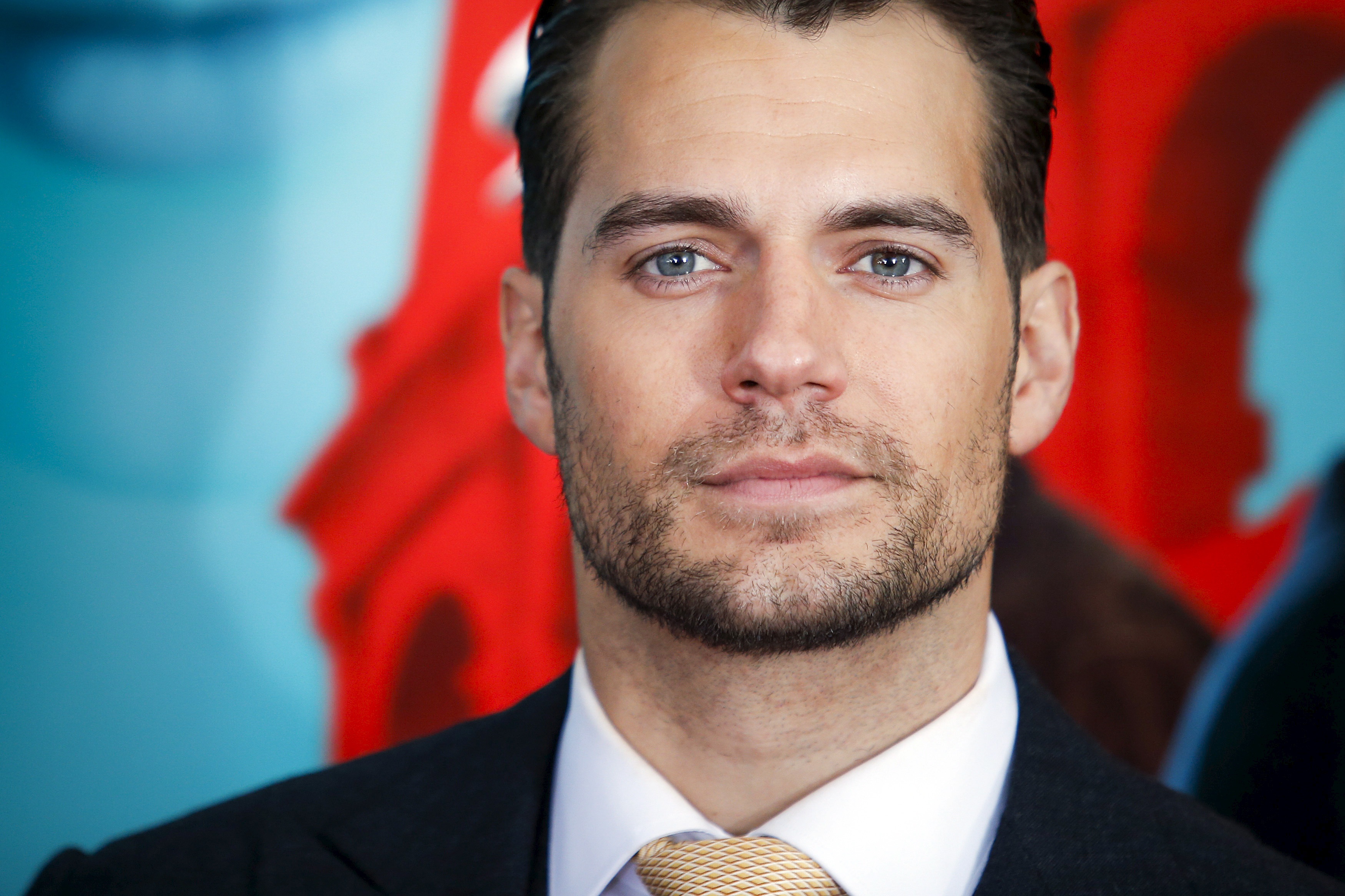 Free download wallpaper Face, British, Blue Eyes, Celebrity, Actor, Henry Cavill on your PC desktop