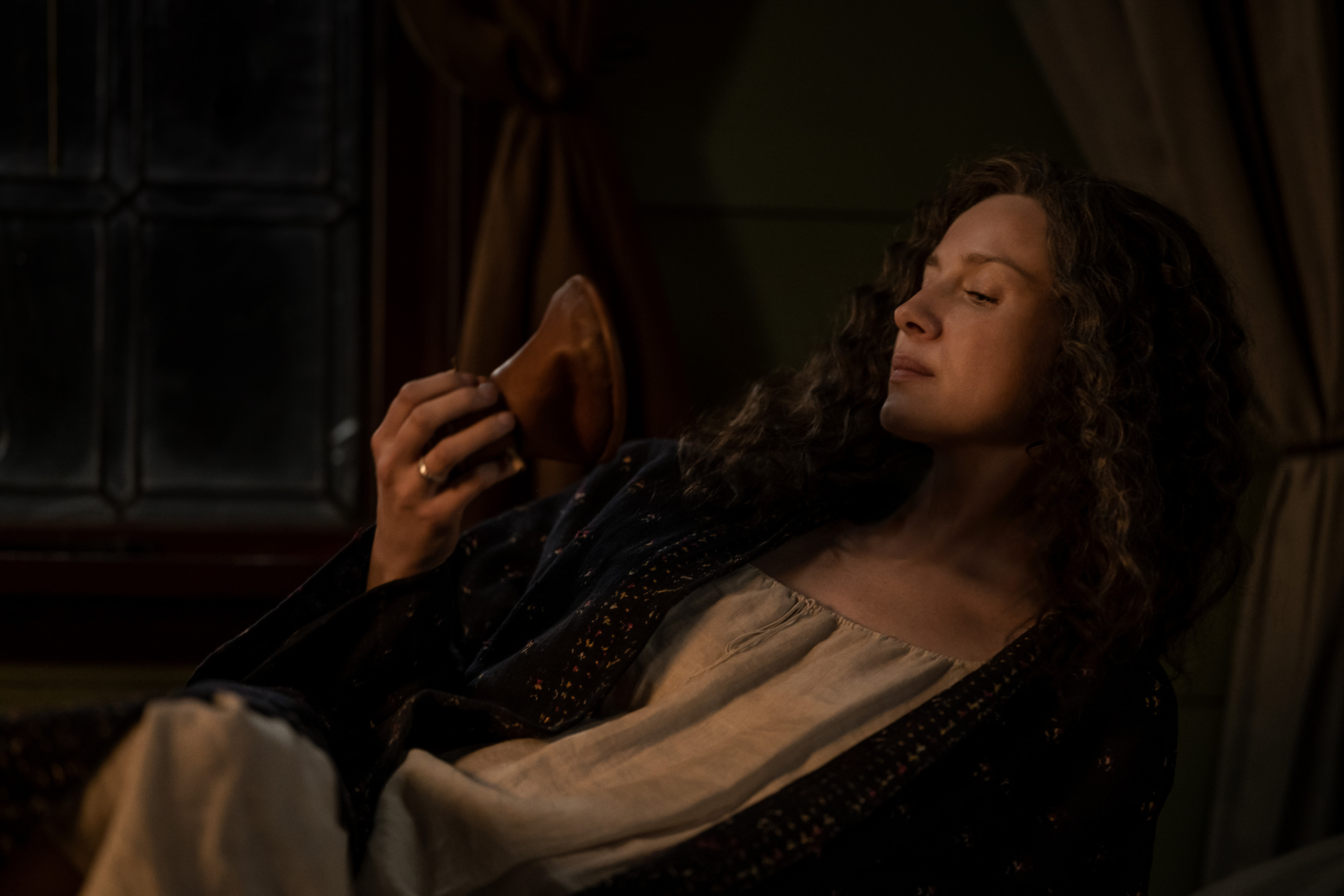 Descarga gratuita de fondo de pantalla para móvil de Outlander, Series De Televisión, Caitriona Balfe, Claire Fraser.