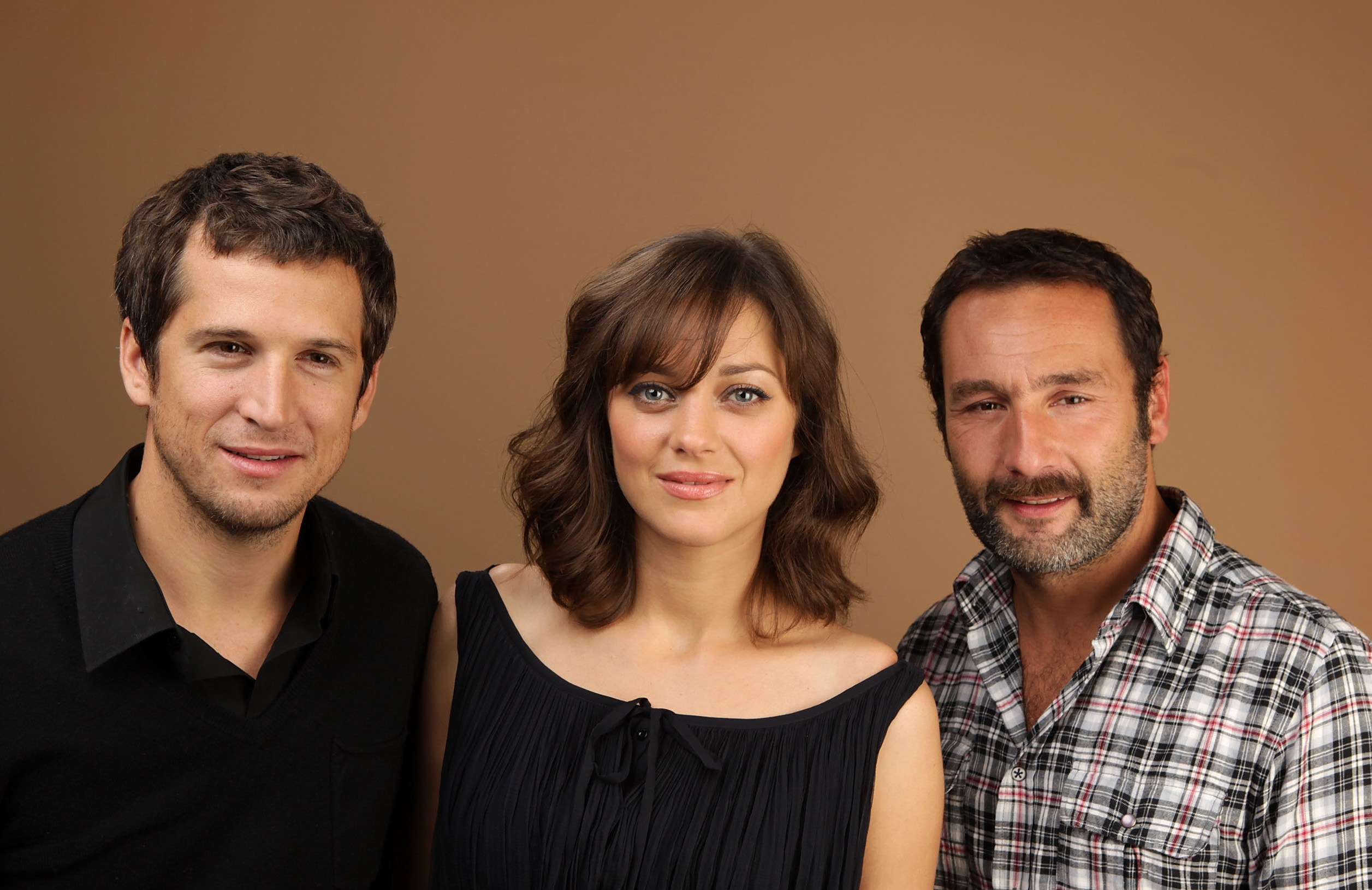 Free download wallpaper Movie, Marion Cotillard, Gilles Lellouche, Guillaume Canet, Love Me If You Dare on your PC desktop