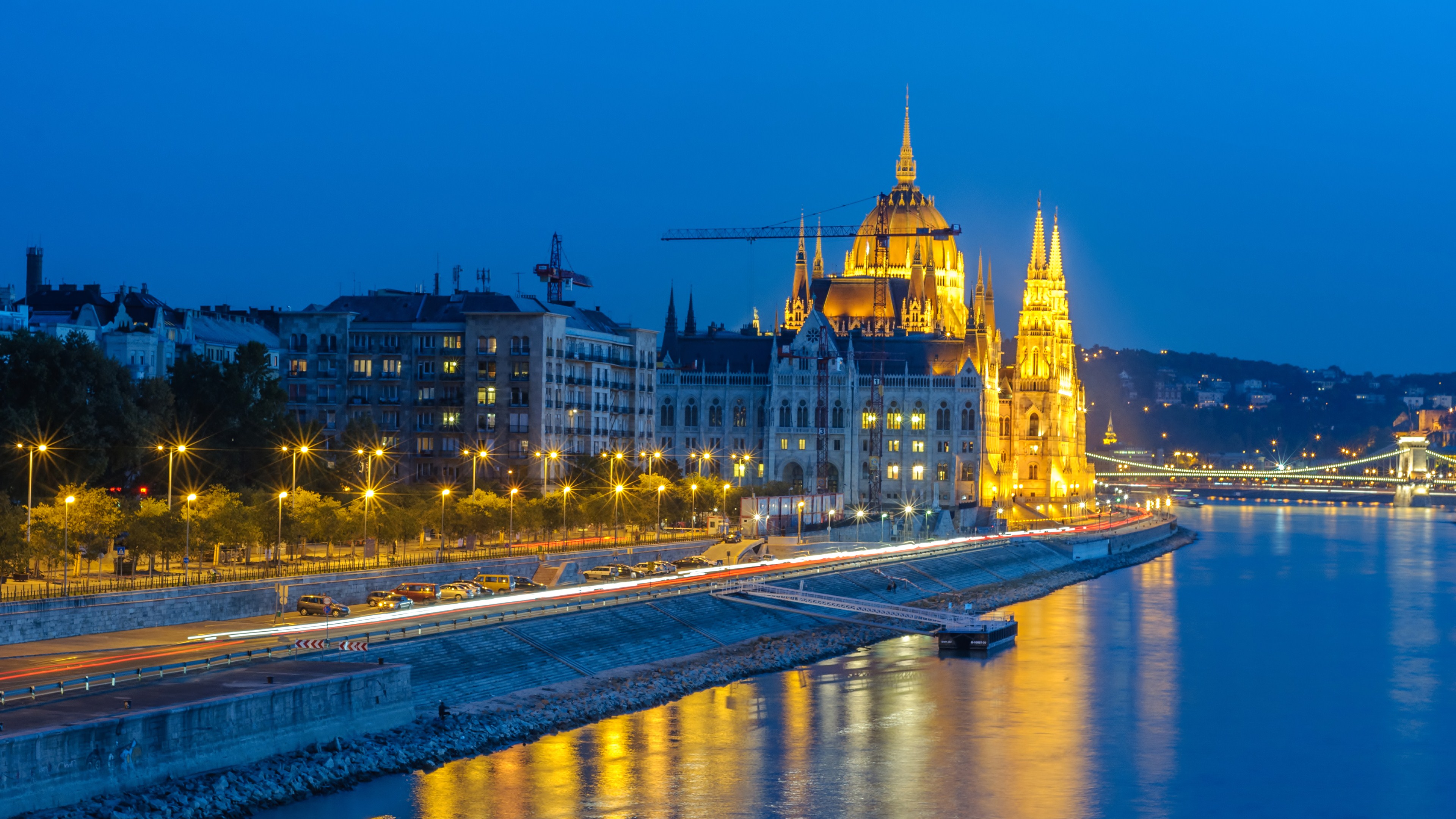 Популярні заставки і фони Будівля Парламенту Угорщини на комп'ютер