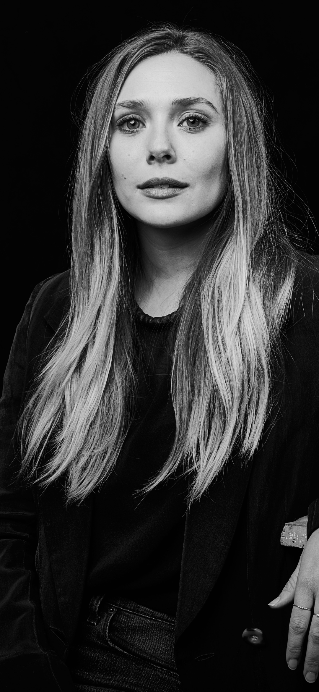 Download mobile wallpaper American, Celebrity, Black & White, Actress, Elizabeth Olsen for free.