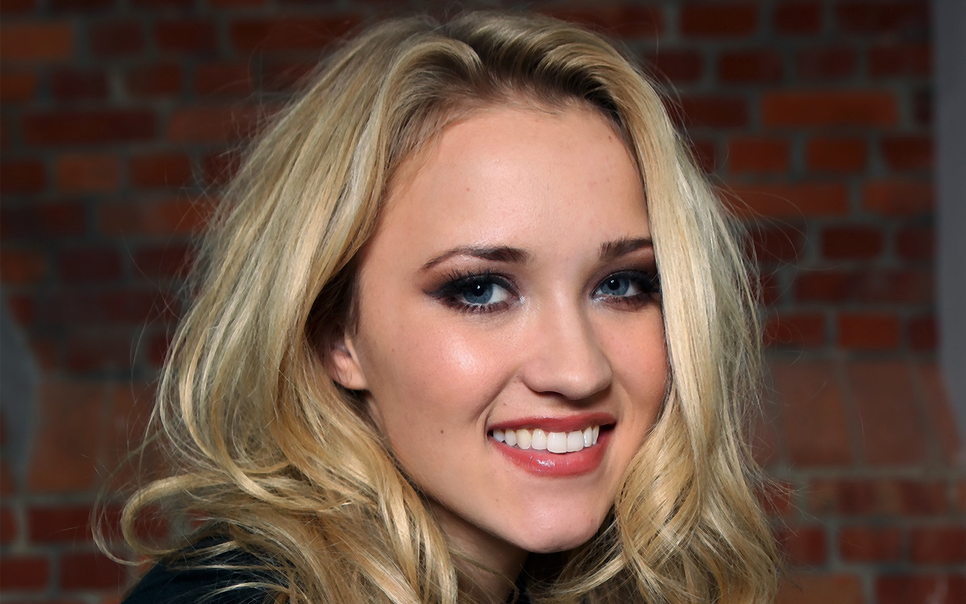 Laden Sie Emily Osment HD-Desktop-Hintergründe herunter