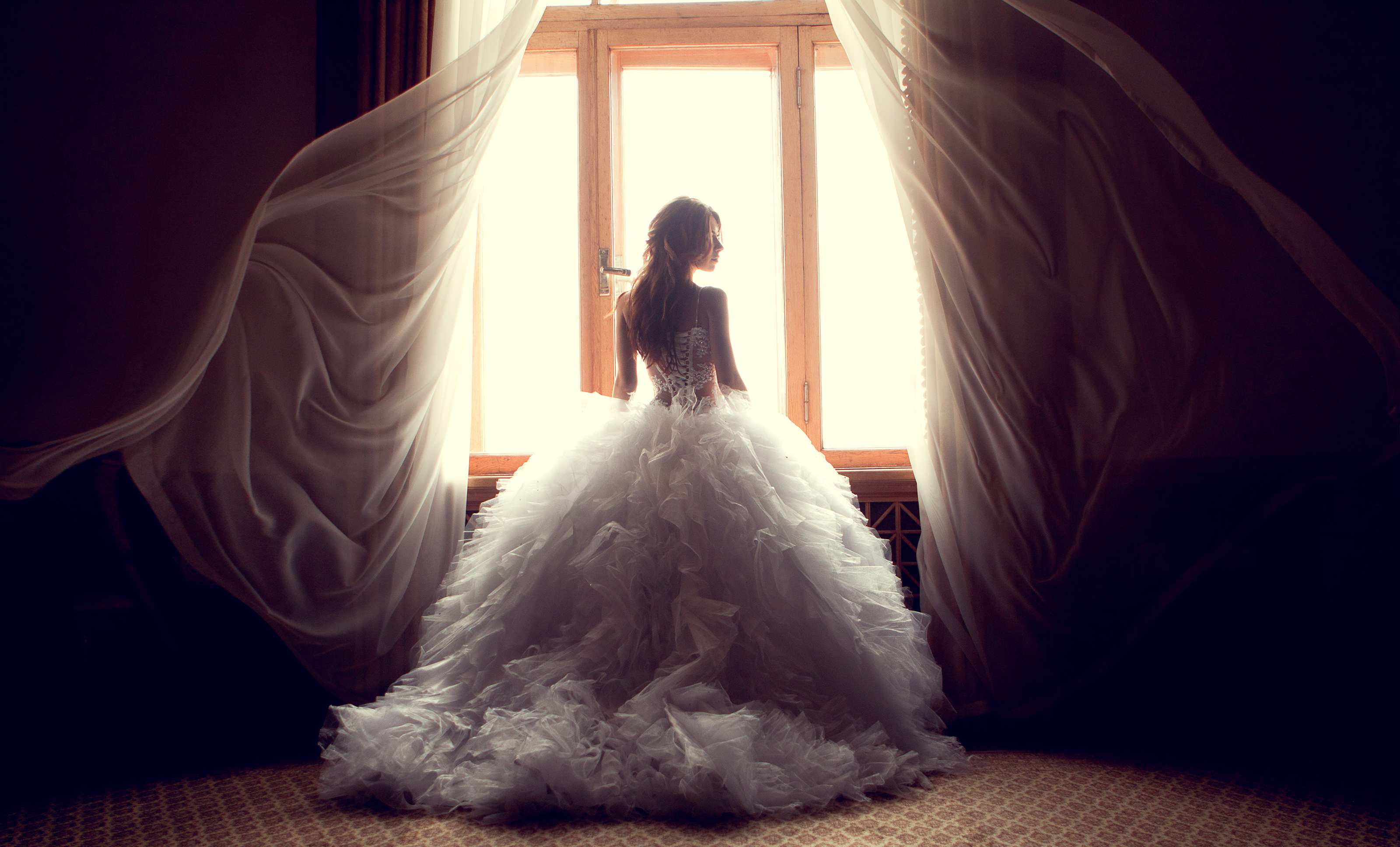 736785 завантажити картинку жінки, наречена, весільна сукня, вікно - шпалери і заставки безкоштовно