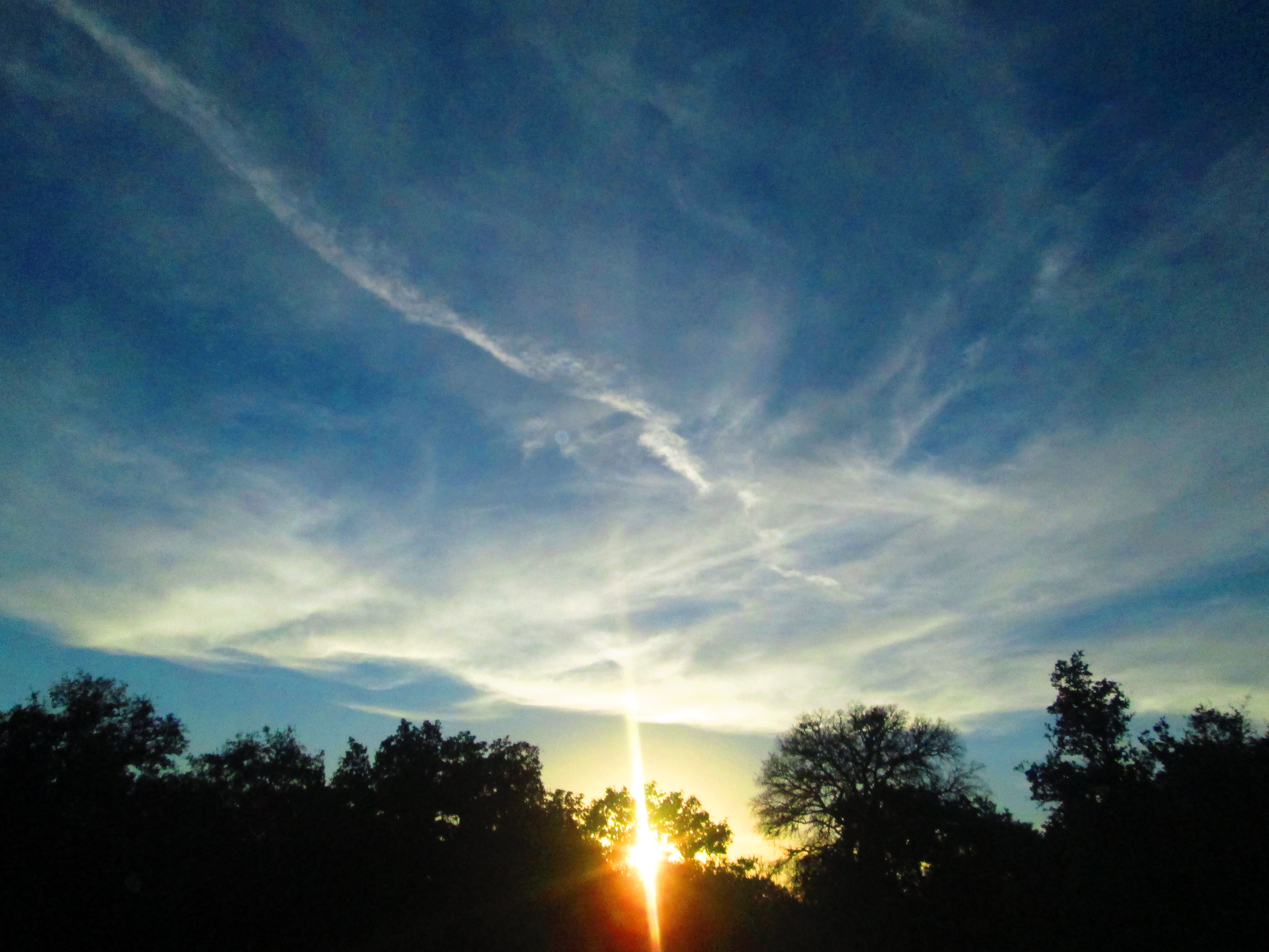 Téléchargez des papiers peints mobile Coucher De Soleil, Nuage, Rayon De Soleil, La Nature, Terre/nature gratuitement.