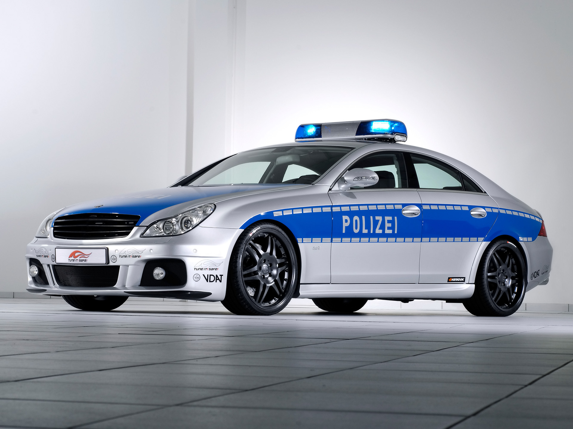 Handy-Wallpaper Polizei, Fahrzeuge kostenlos herunterladen.