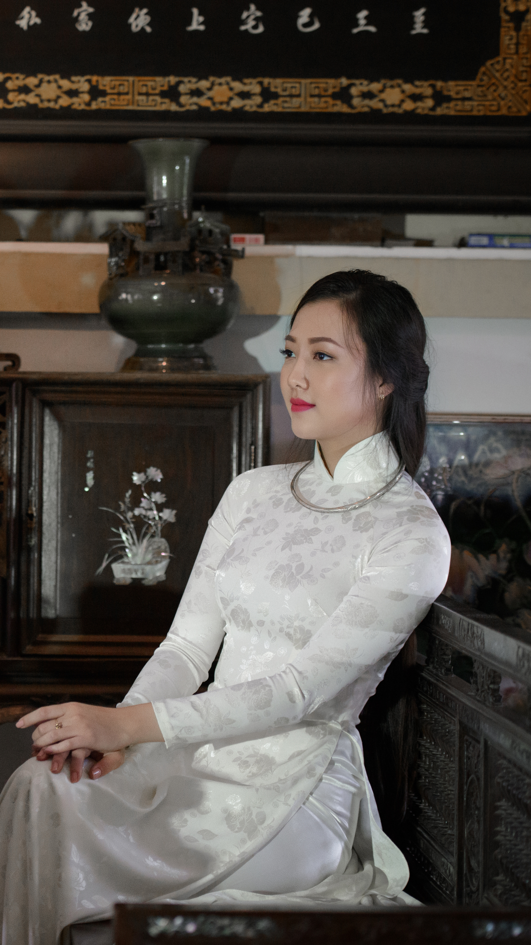 Download mobile wallpaper Lily, Model, Women, Asian, Vietnamese, Ao Dai for free.