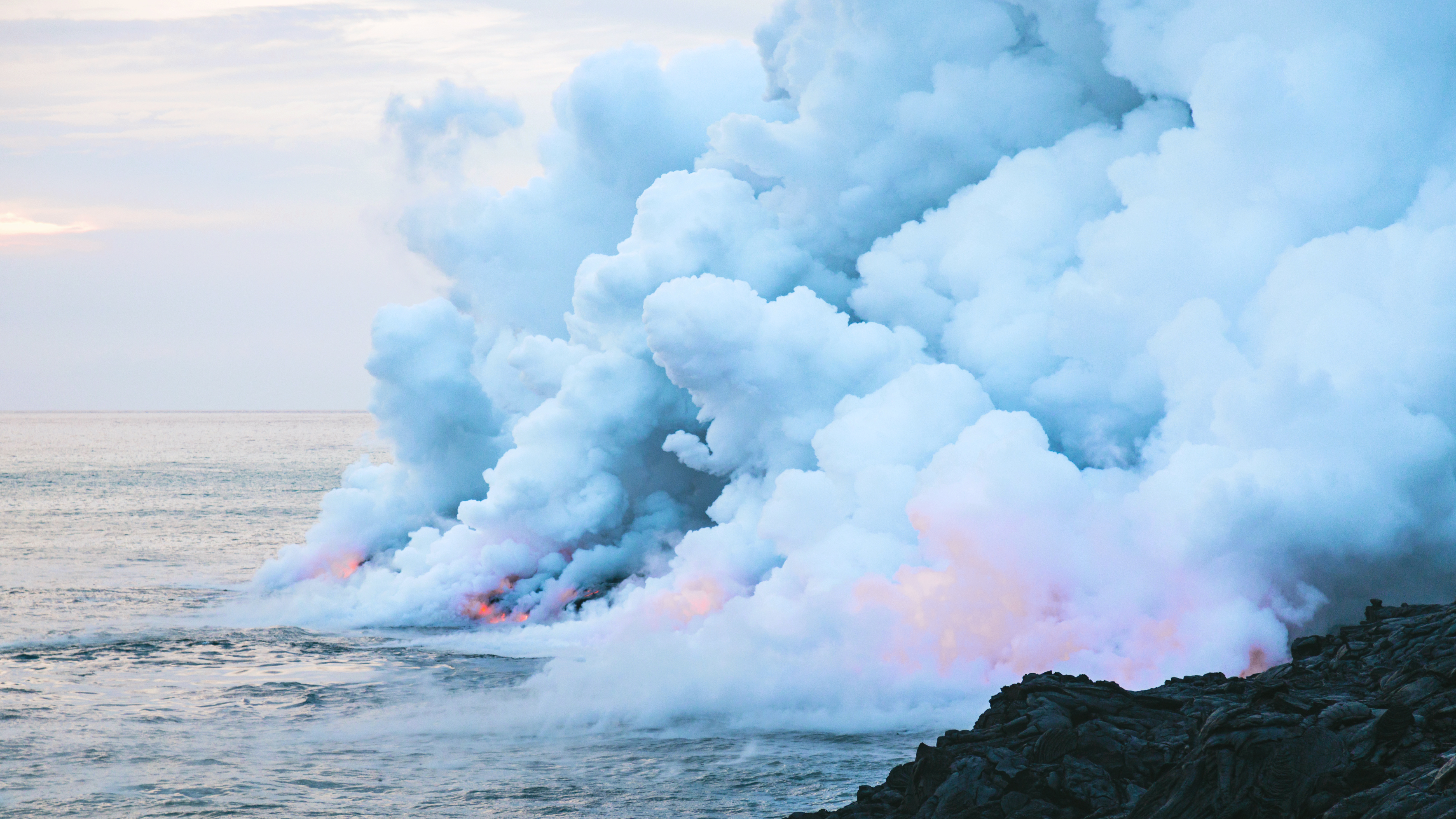 Download mobile wallpaper Smoke, Ocean, Earth, Hawaii, Volcano, Lava, Volcanoes for free.