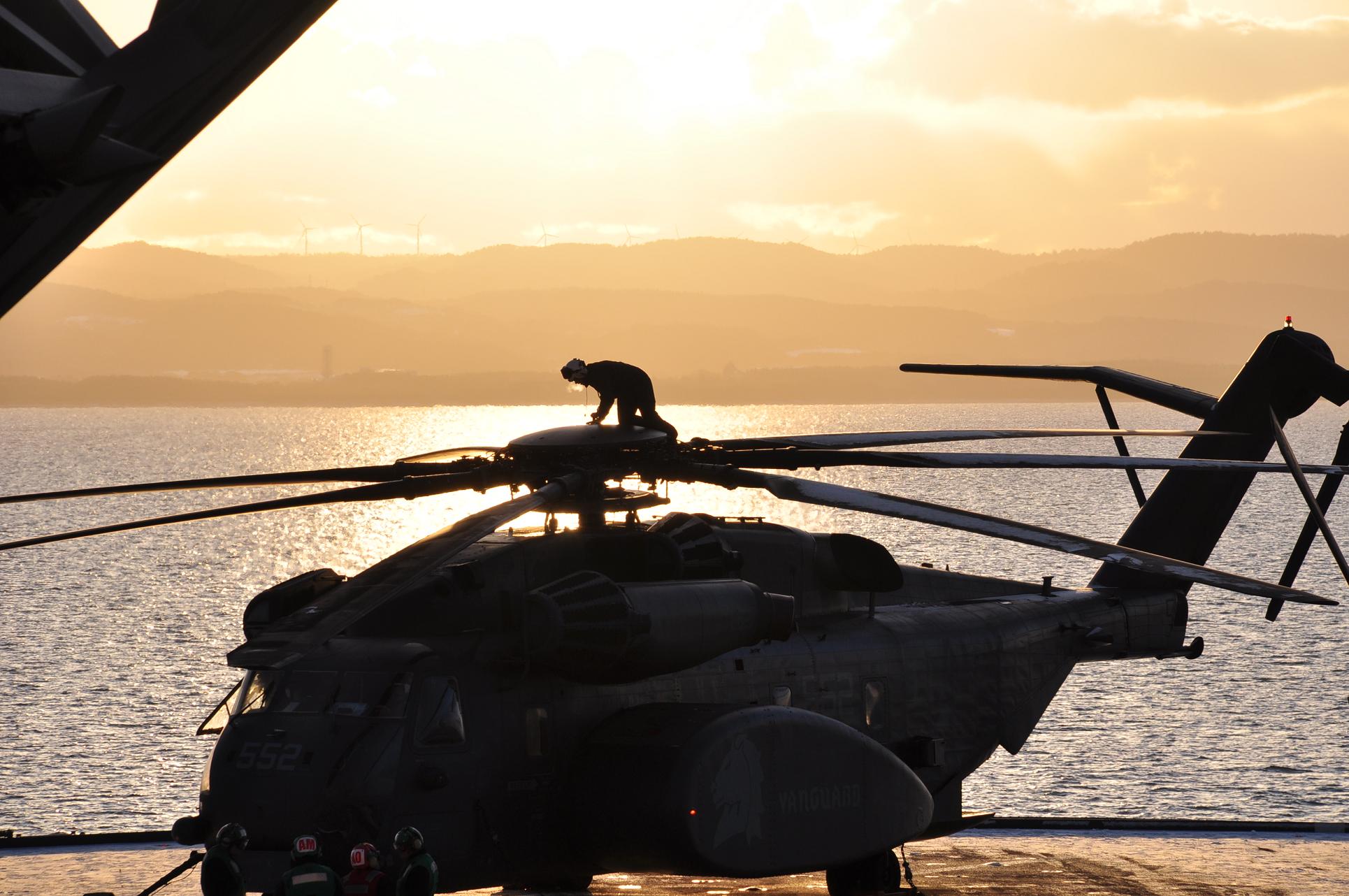 367243 Hintergrundbild herunterladen militär, sikorsky mh 53e seedrache, helikopter, marine, silhouette, militärhubschrauber - Bildschirmschoner und Bilder kostenlos