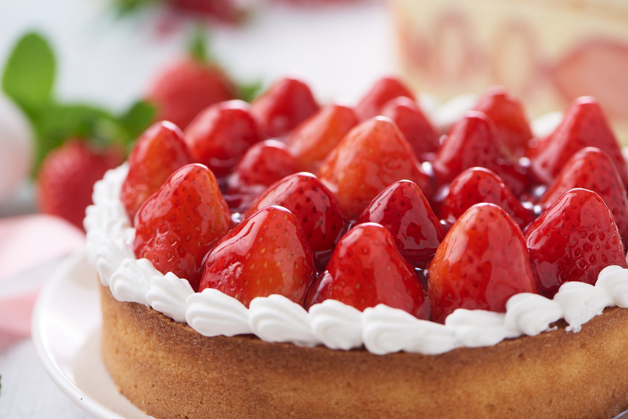 Download mobile wallpaper Food, Strawberry, Cake, Cream, Pastry for free.