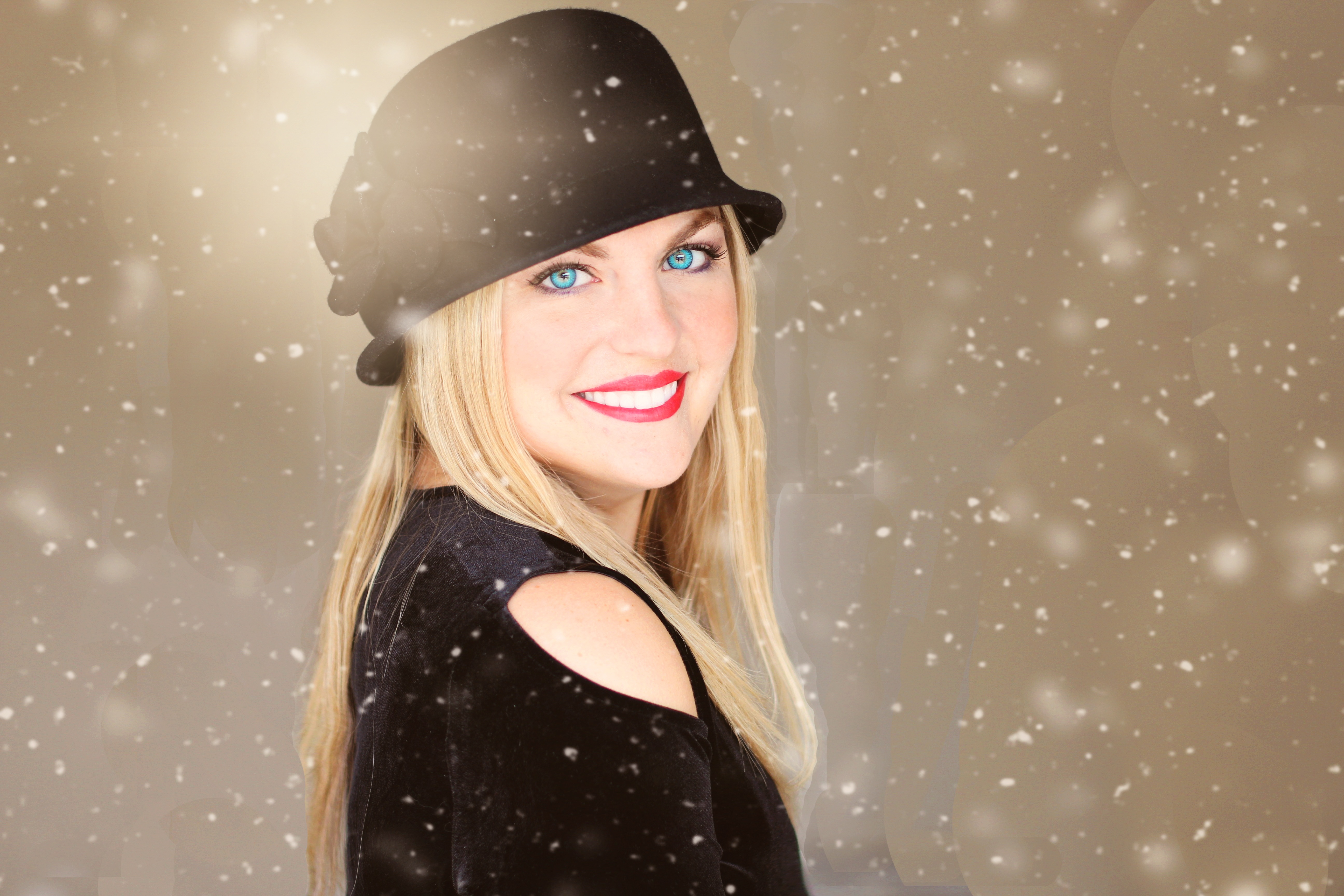 Download mobile wallpaper Snow, Smile, Blonde, Hat, Model, Women, Blue Eyes, Long Hair, Lipstick for free.