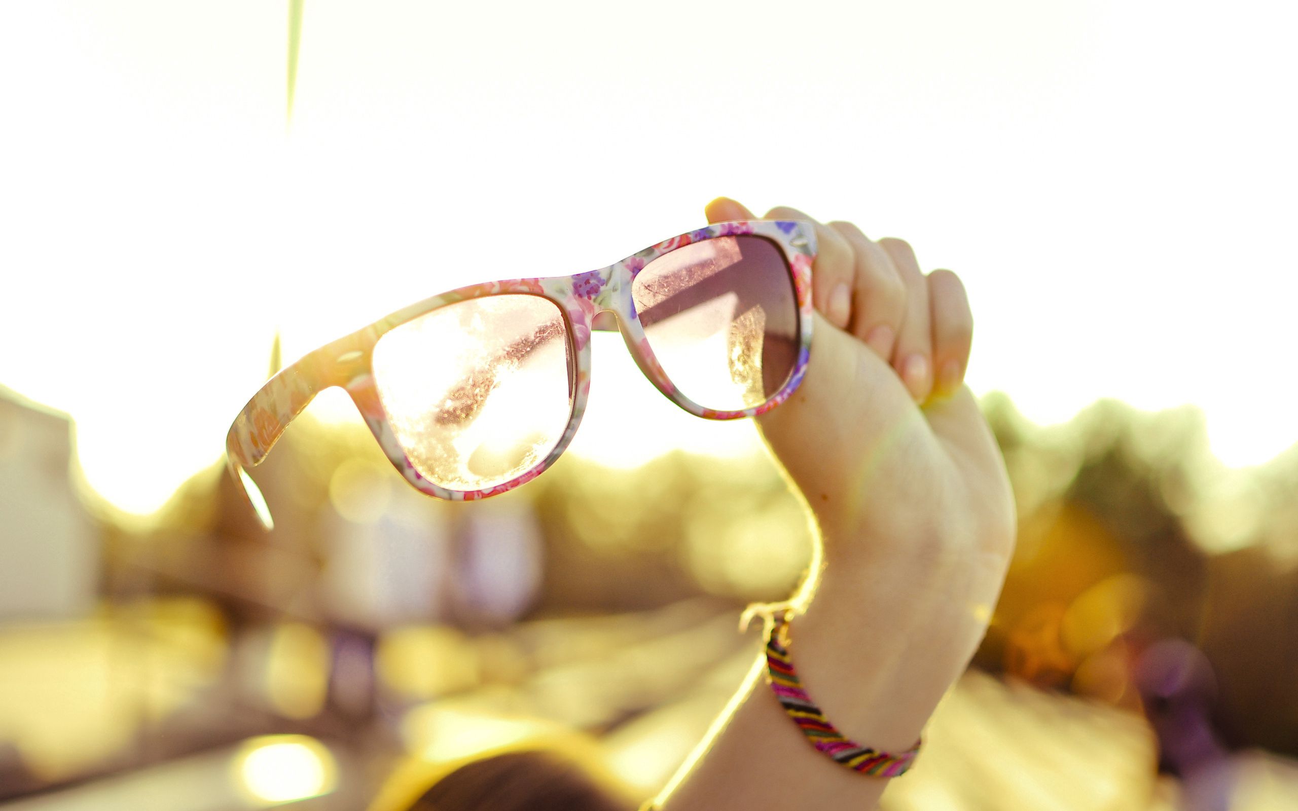 Download mobile wallpaper Miscellanea, Glasses, Miscellaneous, Sunlight, Spectacles, Hands for free.
