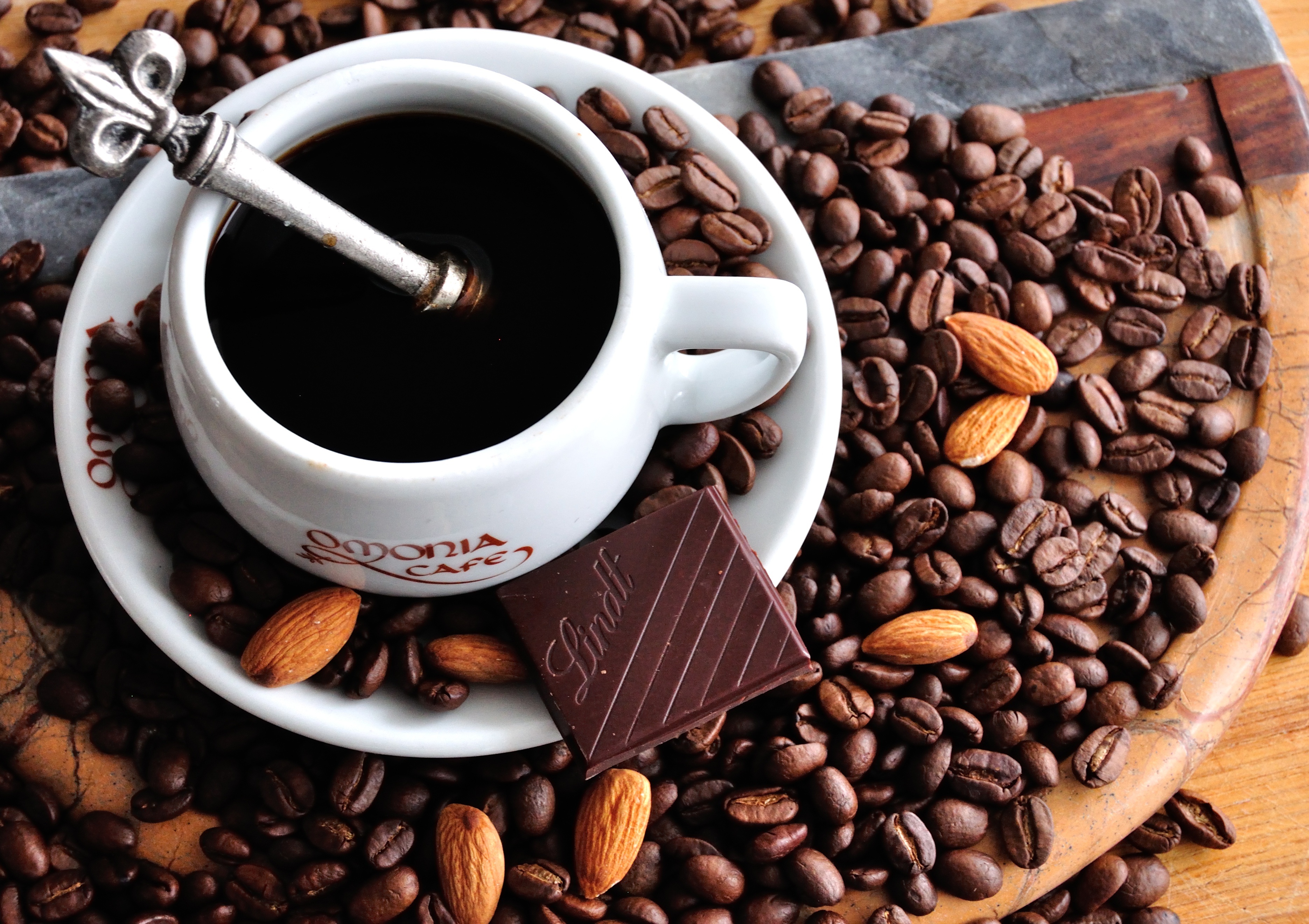 Descarga gratis la imagen Chocolate, Café, Taza, Bebida, Granos De Café, Alimento en el escritorio de tu PC
