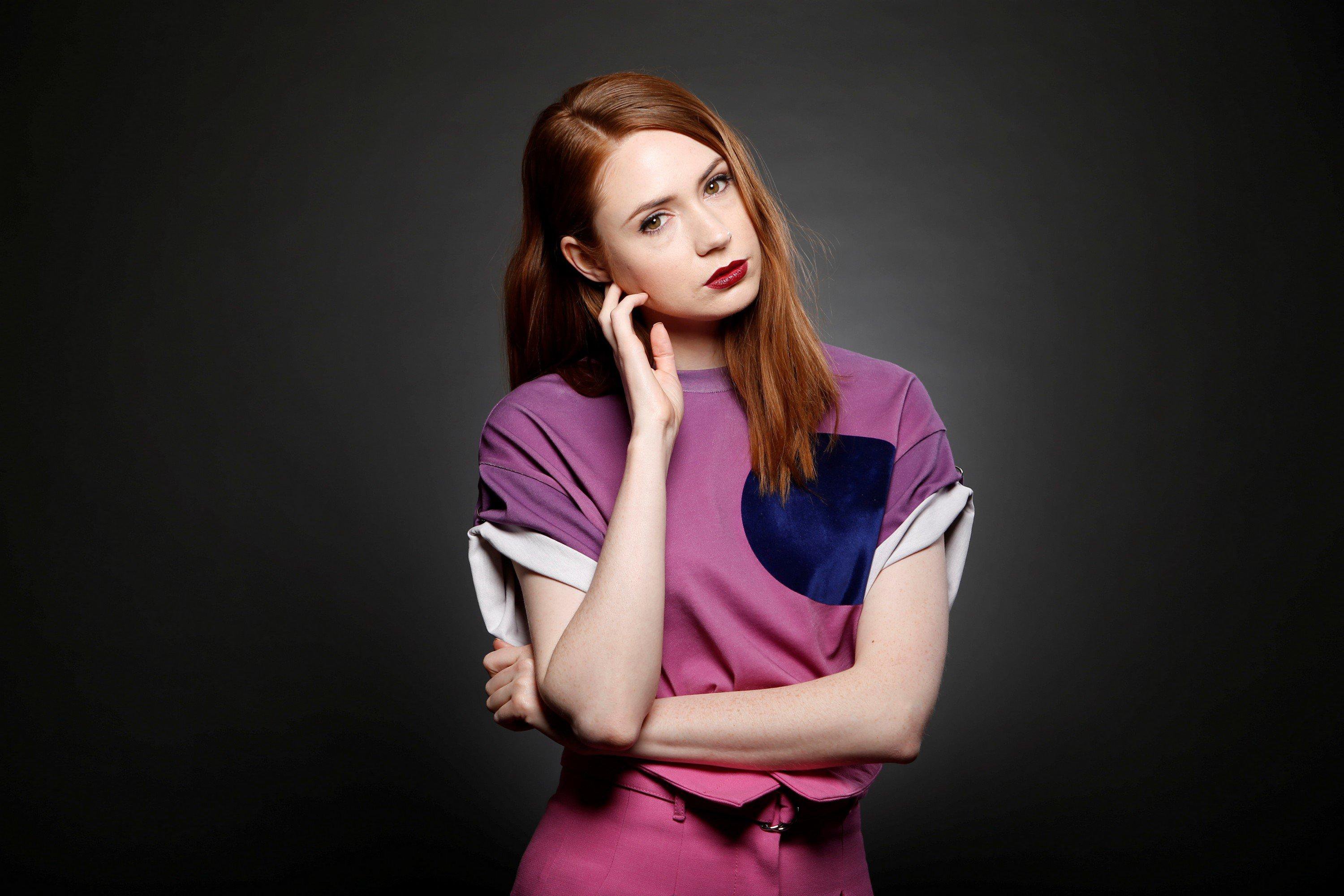 Baixar papel de parede para celular de Ruiva, Celebridade, Atriz, Batom, Karen Gillan gratuito.