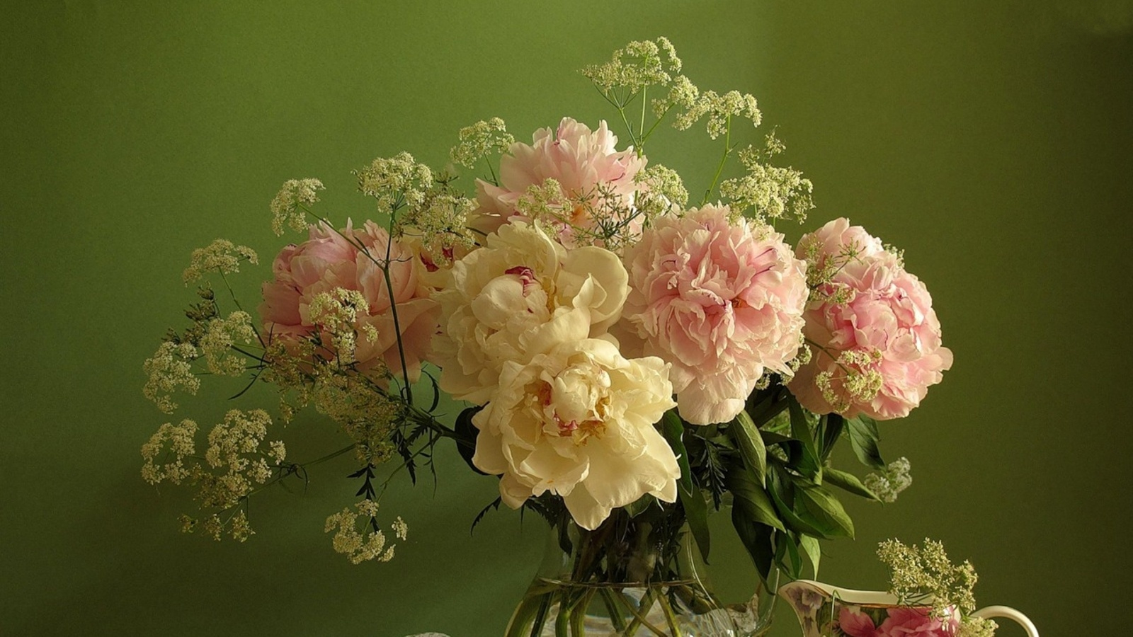 379782画像をダウンロード牡丹, 地球, 花, ピンクの花, 花瓶, 白い花, フラワーズ-壁紙とスクリーンセーバーを無料で