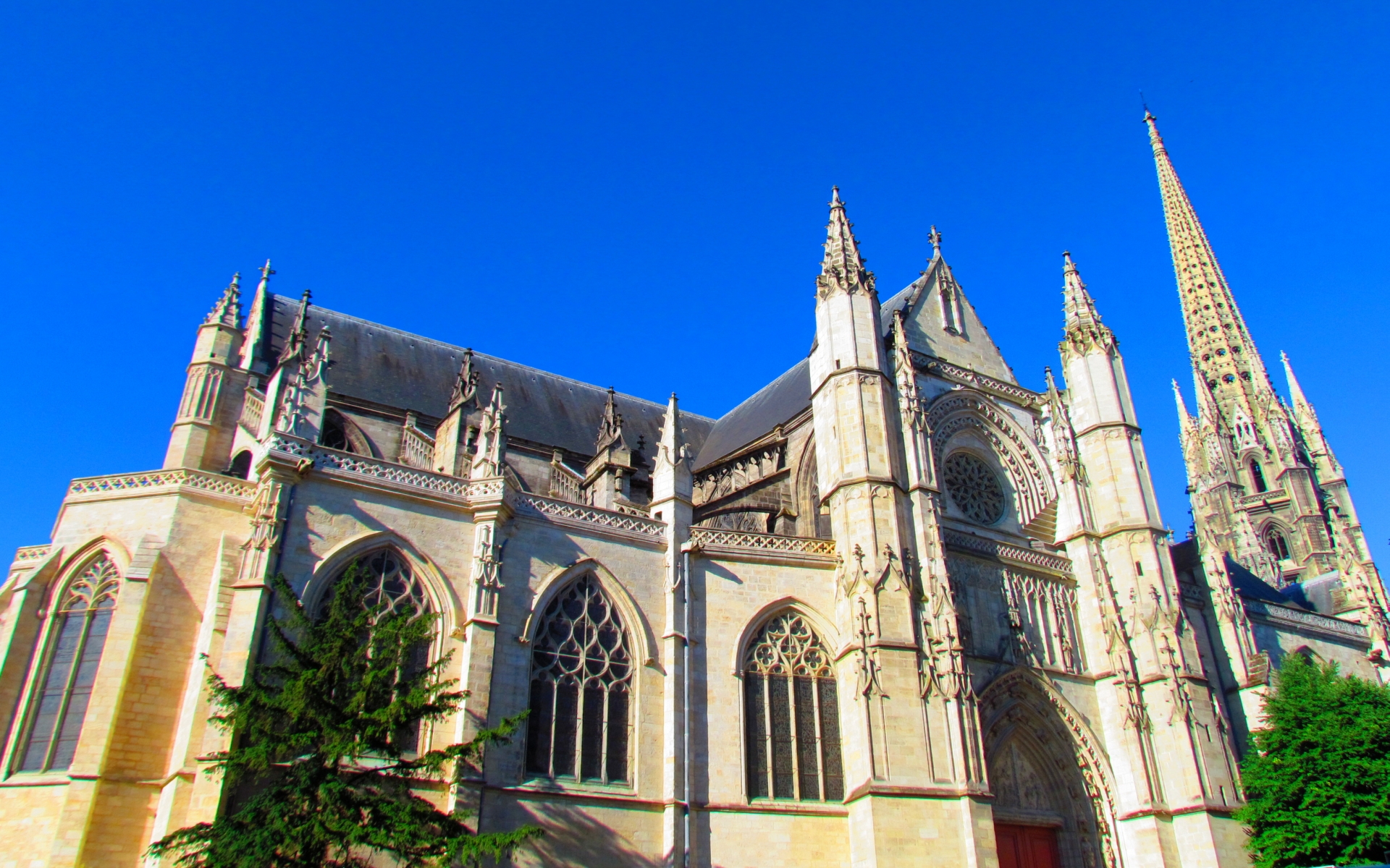 Die besten Kathedrale Von Bordeaux-Hintergründe für den Telefonbildschirm