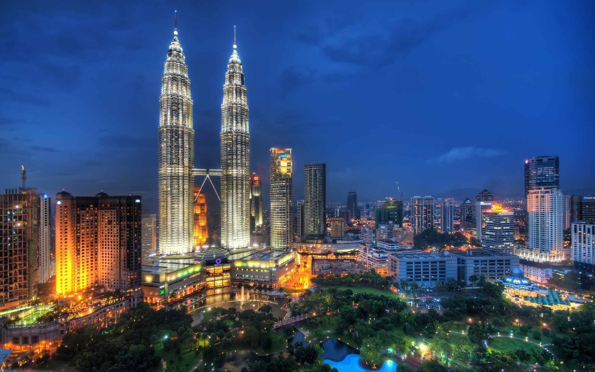 Handy-Wallpaper Kuala Lumpur, Menschengemacht, Petronas Türme kostenlos herunterladen.