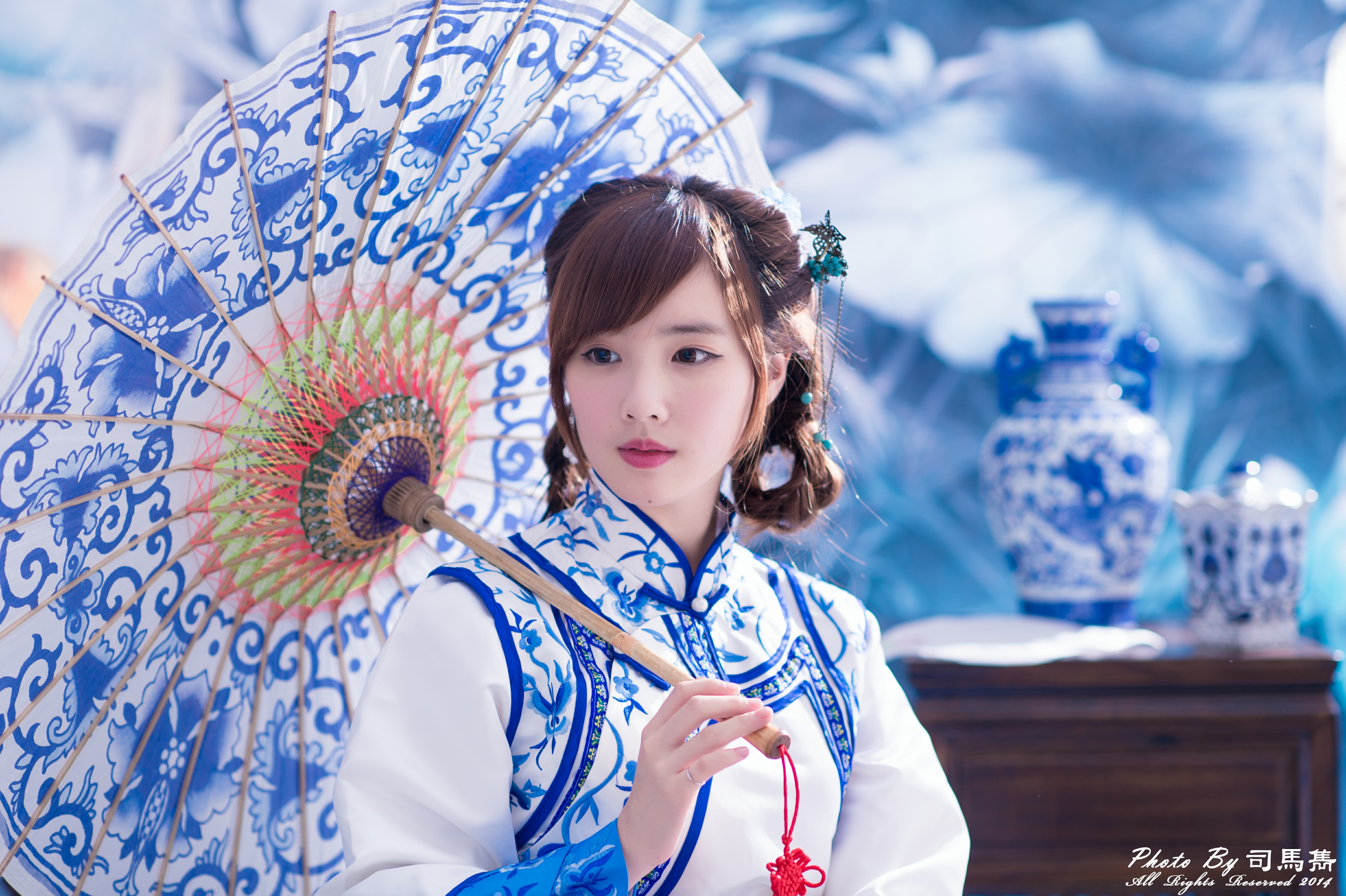 Téléchargez des papiers peints mobile Vase, Parapluie, Asiatique, Femmes, Top Model, Taïwanais, Costume Traditionnel, Yu Chen Zheng gratuitement.