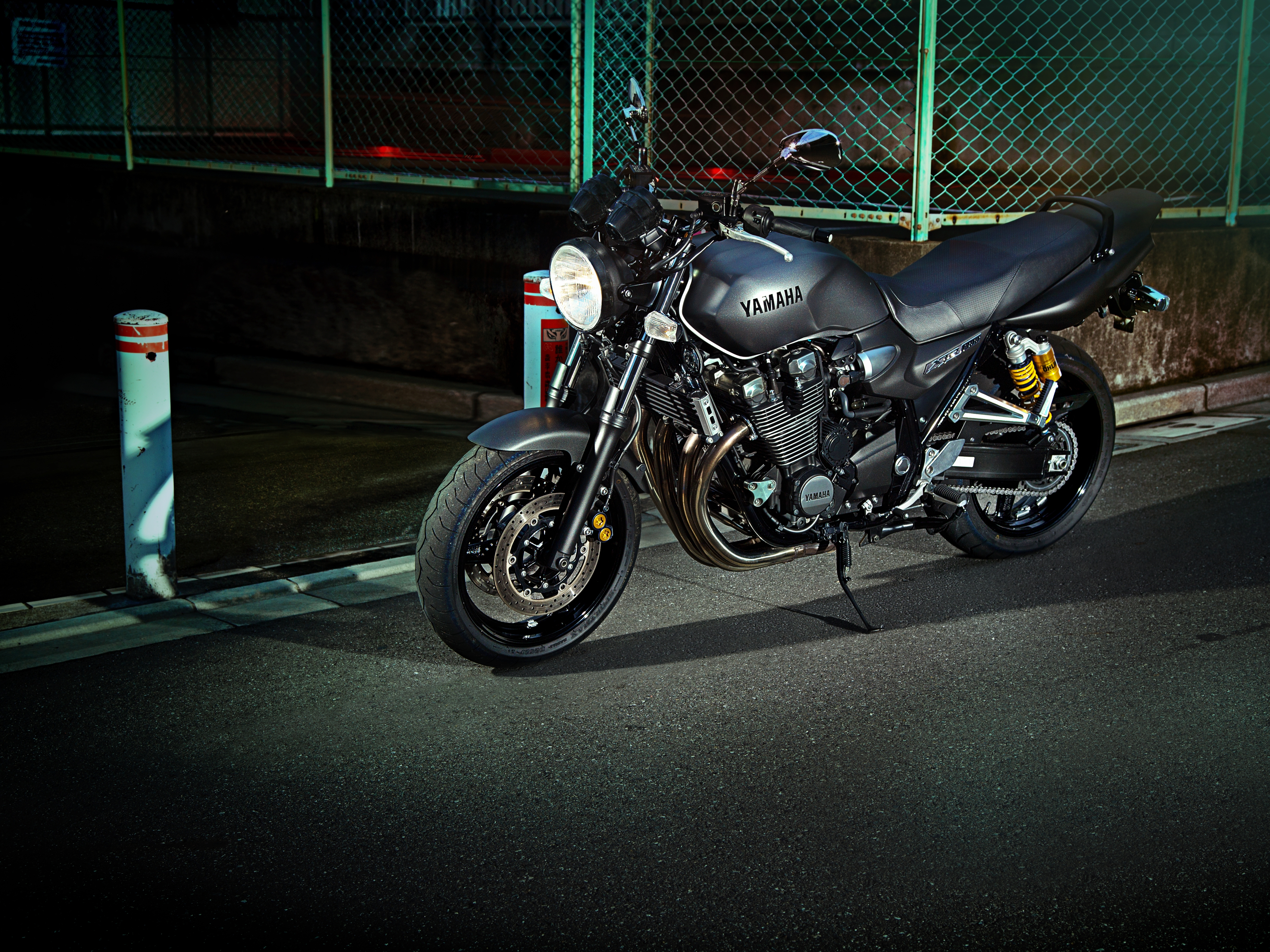 ヤマハ Xjr1300HDデスクトップの壁紙をダウンロード