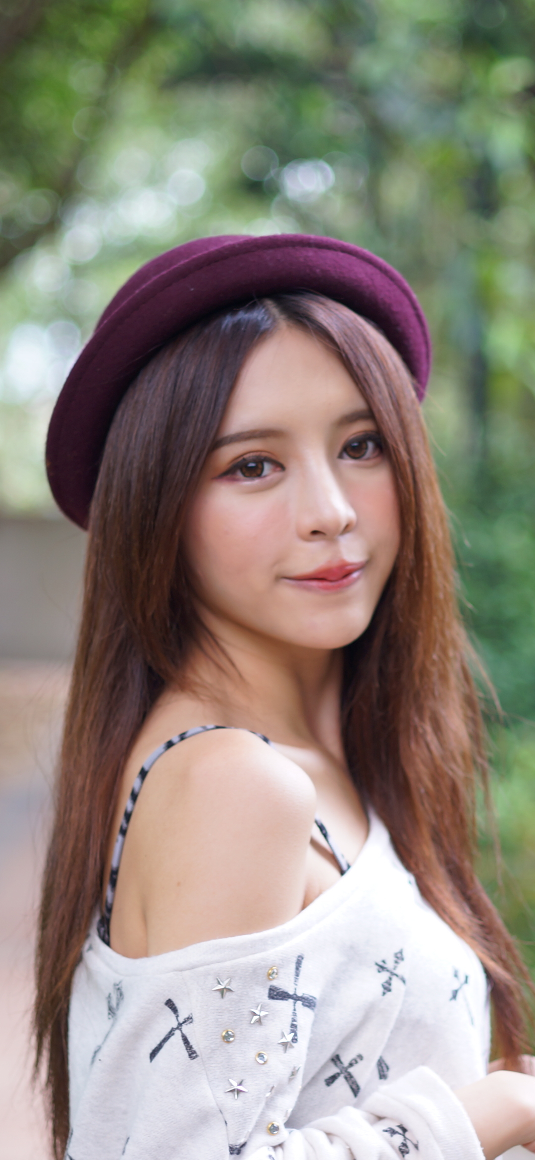 Download mobile wallpaper Smile, Hat, Model, Women, Asian, Taiwanese, Julie Chang, Zhang Qi Jun for free.
