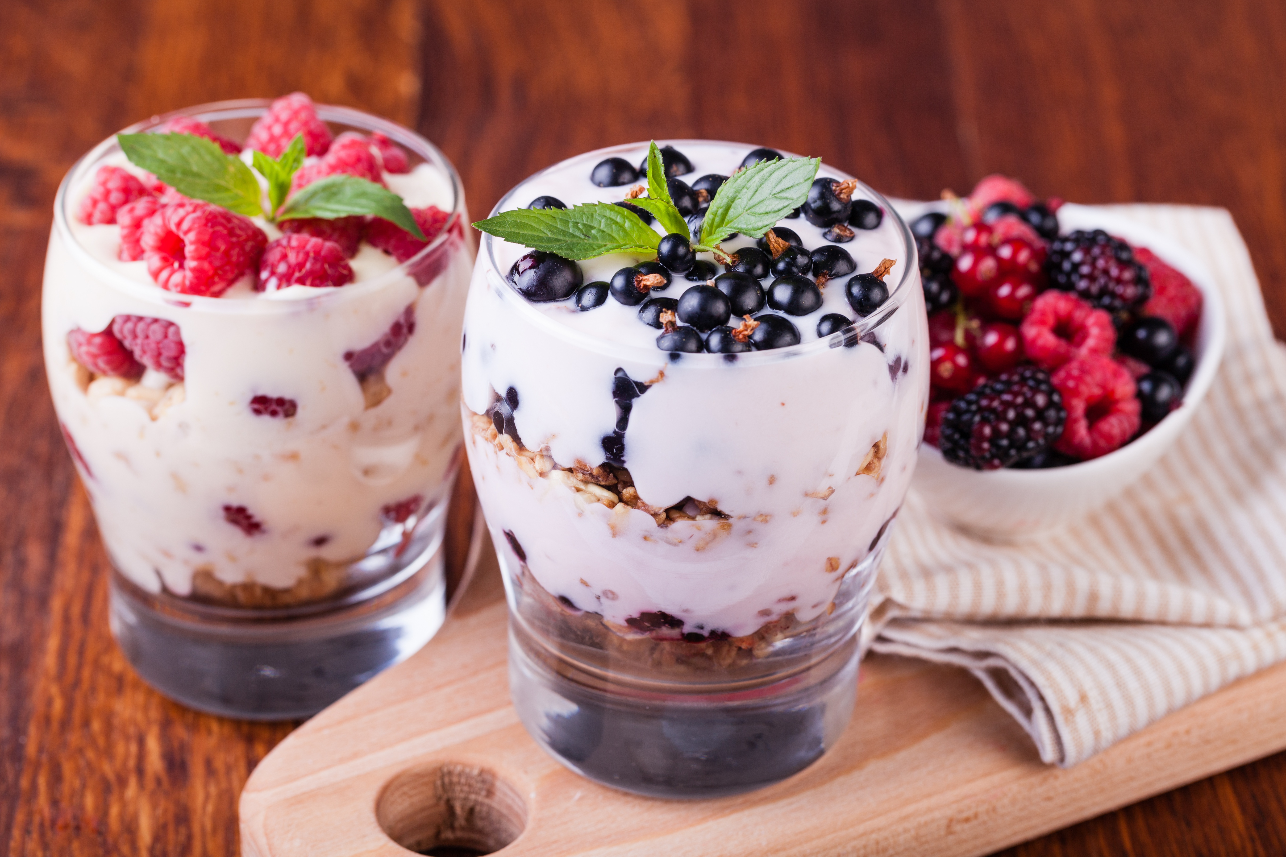 Laden Sie das Dessert, Himbeere, Frucht, Joghurt, Heidelbeere, Nahrungsmittel-Bild kostenlos auf Ihren PC-Desktop herunter