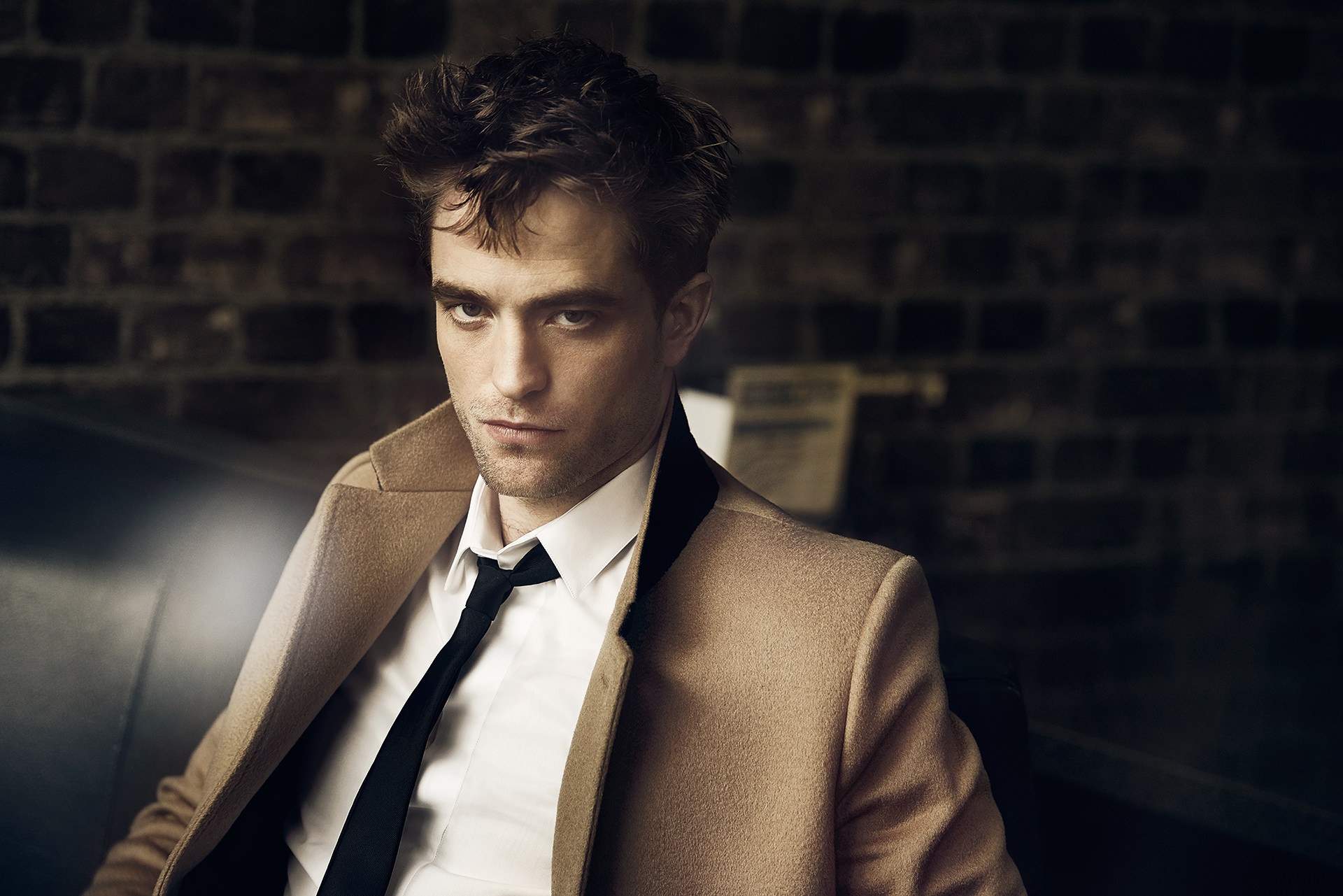 Download mobile wallpaper Robert Pattinson, English, Tie, Celebrity, Actor for free.