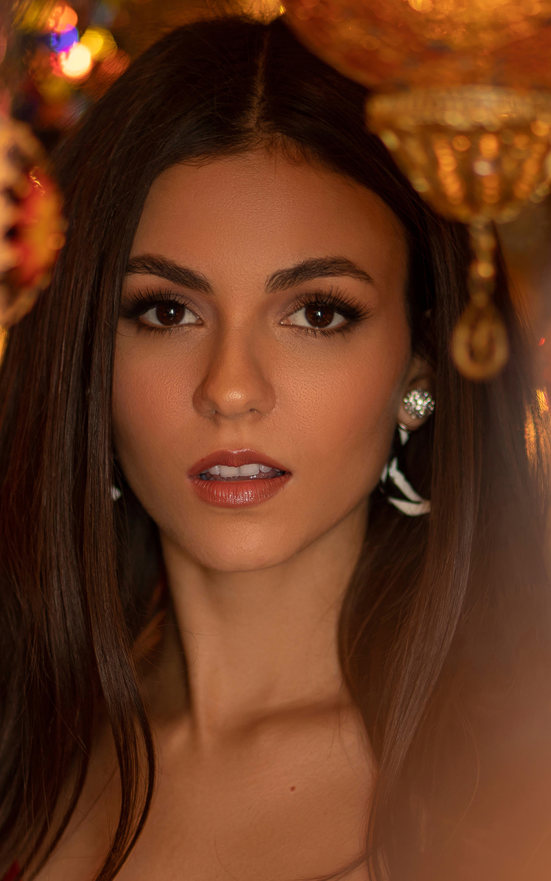 Download mobile wallpaper Brunette, American, Celebrity, Brown Eyes, Actress, Victoria Justice for free.