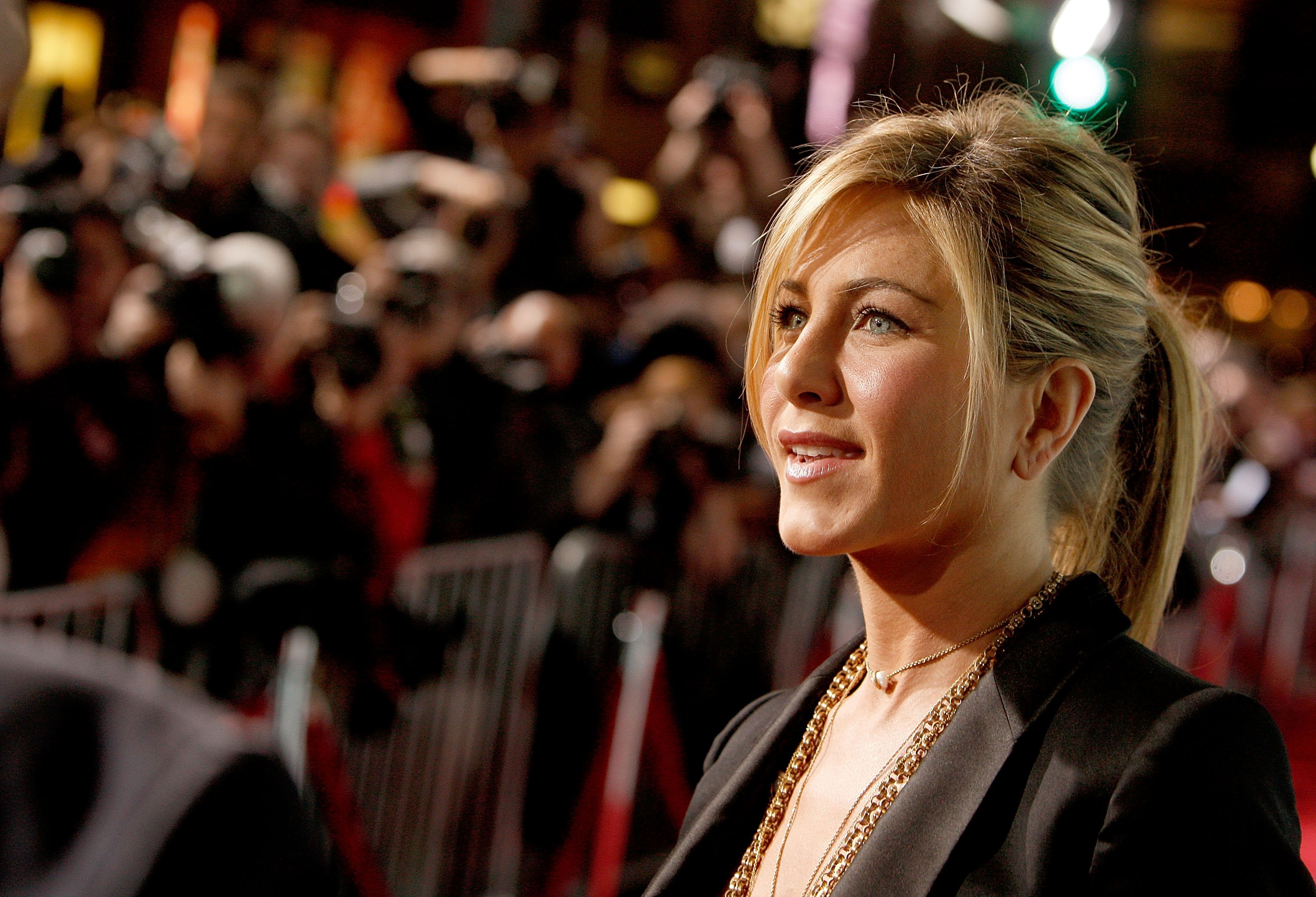 Laden Sie das Jennifer Aniston, Berühmtheiten-Bild kostenlos auf Ihren PC-Desktop herunter