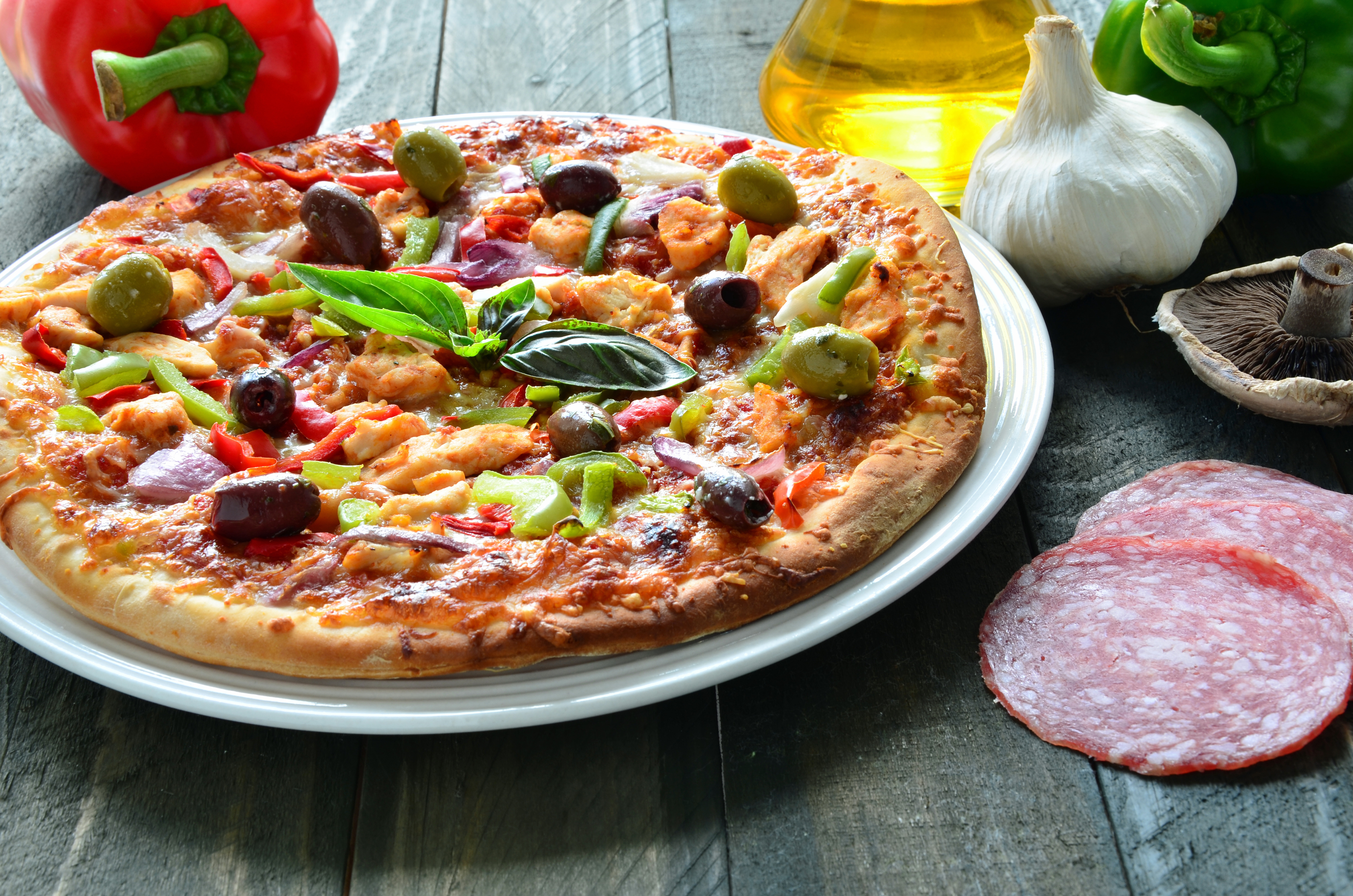 1525229 descargar fondo de pantalla alimento, pizza, ajo, champiñón, aceite, tomate: protectores de pantalla e imágenes gratis