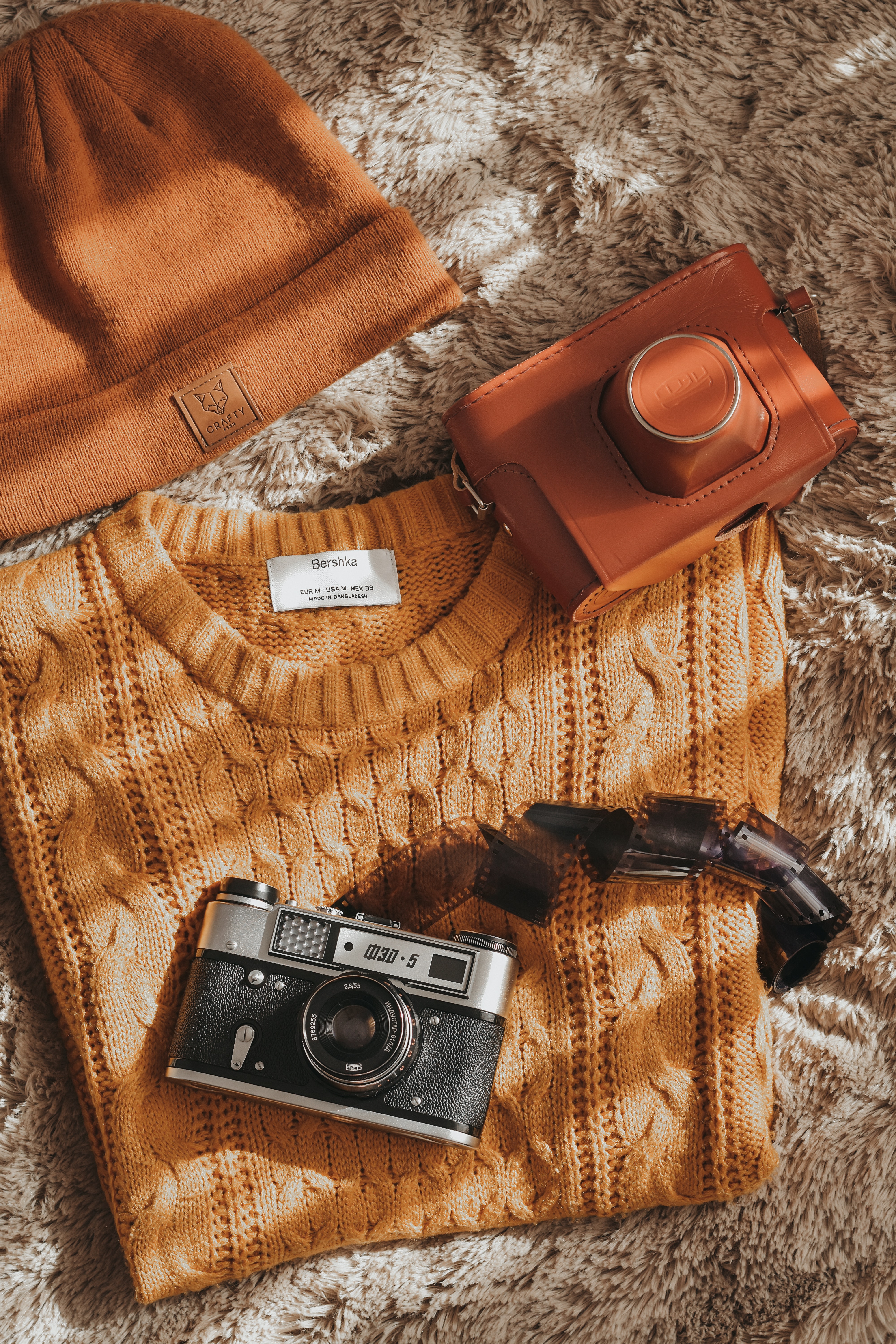 miscellanea, miscellaneous, retro, camera, film, sweater
