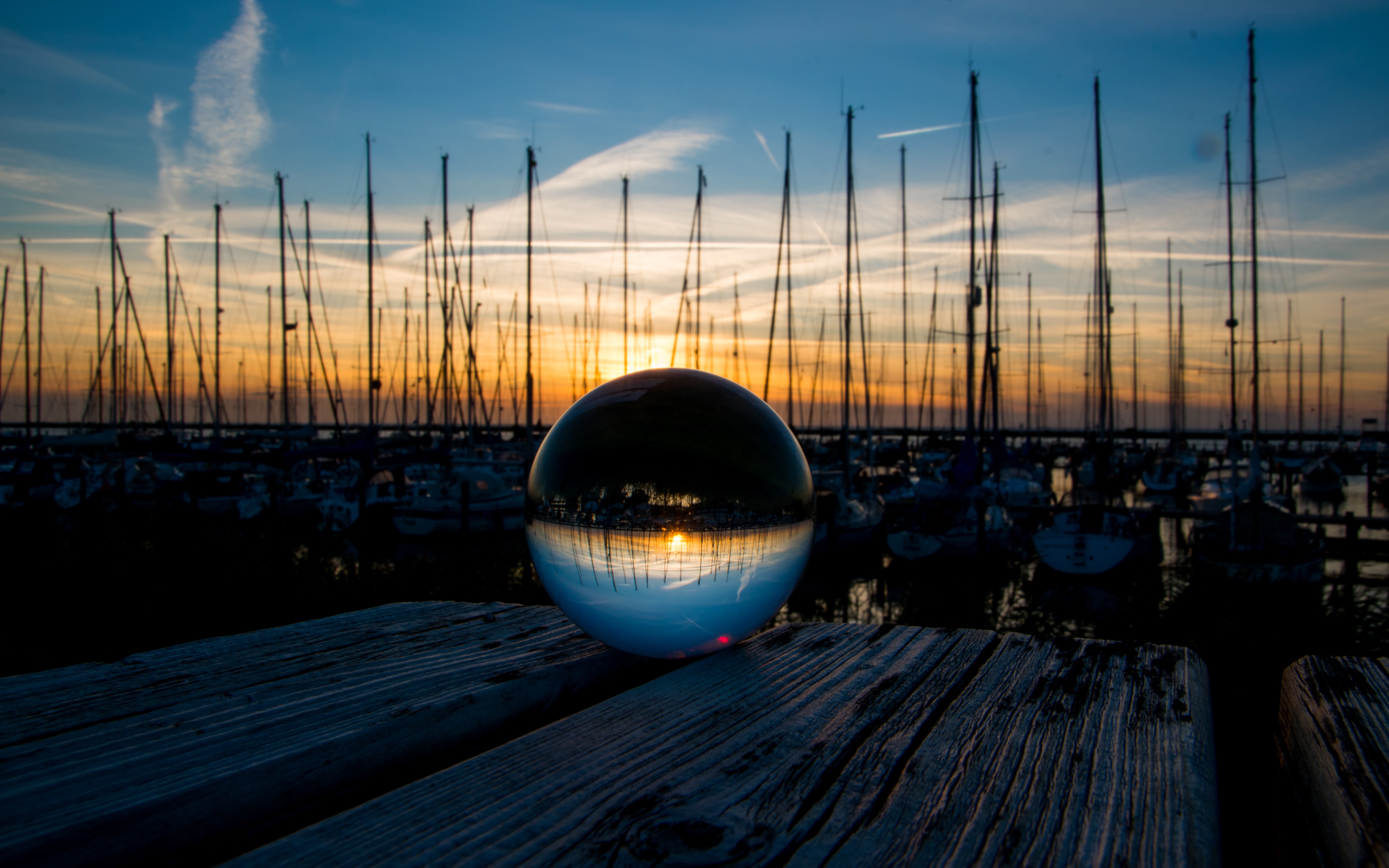 154167 Hintergrundbild herunterladen sunset, reflexion, makro, glas, ball, der pier, wharf - Bildschirmschoner und Bilder kostenlos