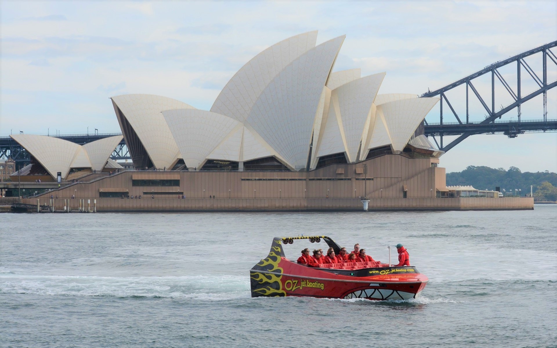 Handy-Wallpaper Menschen, Architektur, Sydney, Boot, Australien, Opernhaus In Sydney, Menschengemacht kostenlos herunterladen.