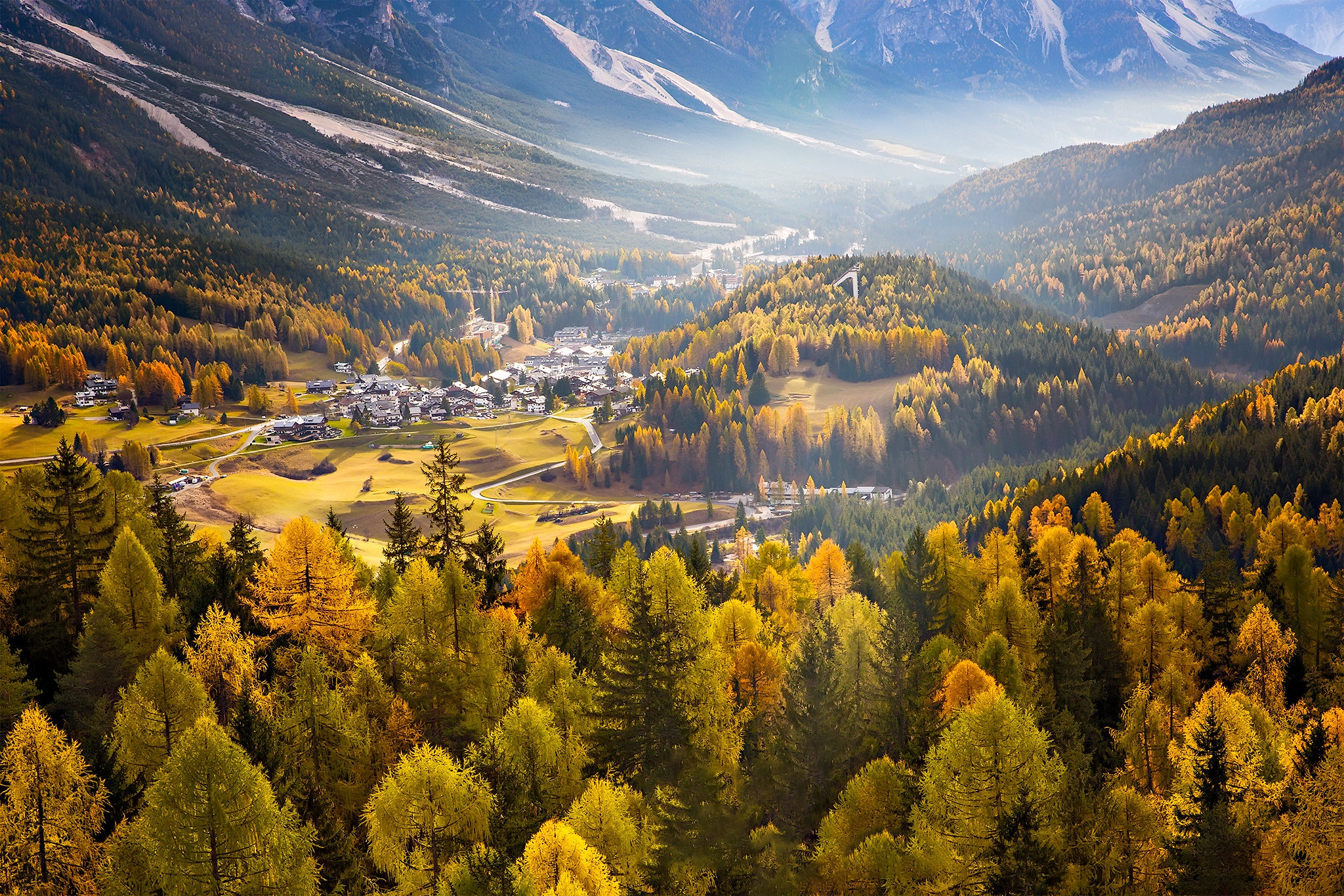 Скачать картинку Пейзаж, Осень, Италия, Долина, Фотографии, Доломитовые Альпы в телефон бесплатно.