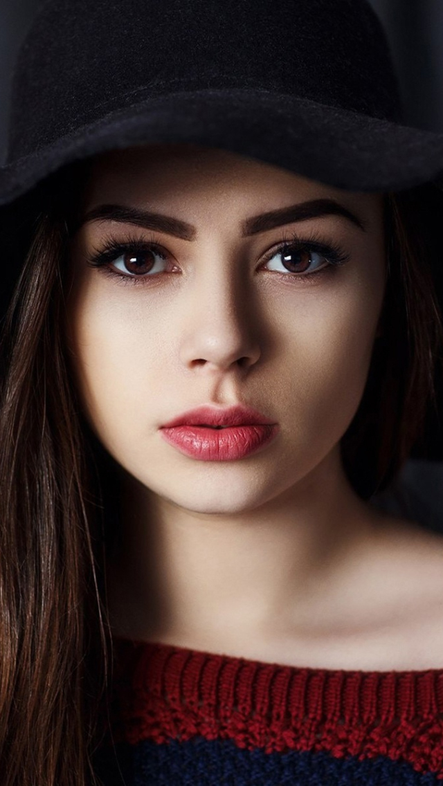 Download mobile wallpaper Face, Hat, Brunette, Model, Women, Brown Eyes for free.