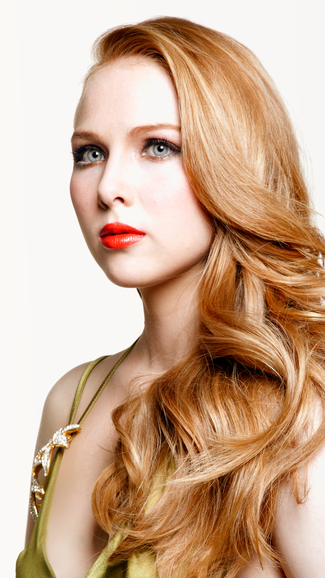 Download mobile wallpaper Redhead, Blue Eyes, American, Celebrity, Actress, Lipstick, Molly Quinn for free.