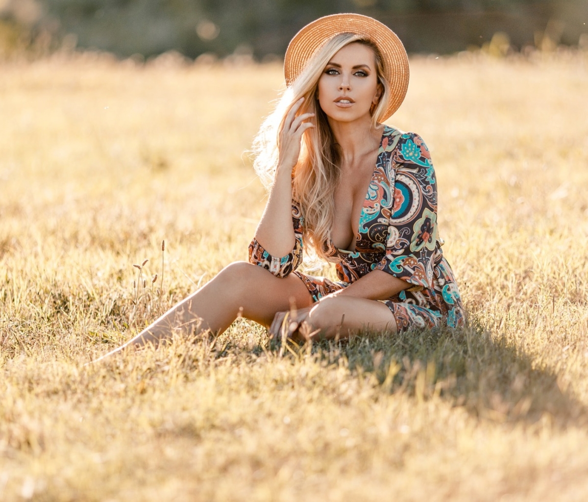 Download mobile wallpaper Blonde, Hat, Sunny, Model, Women, Depth Of Field for free.