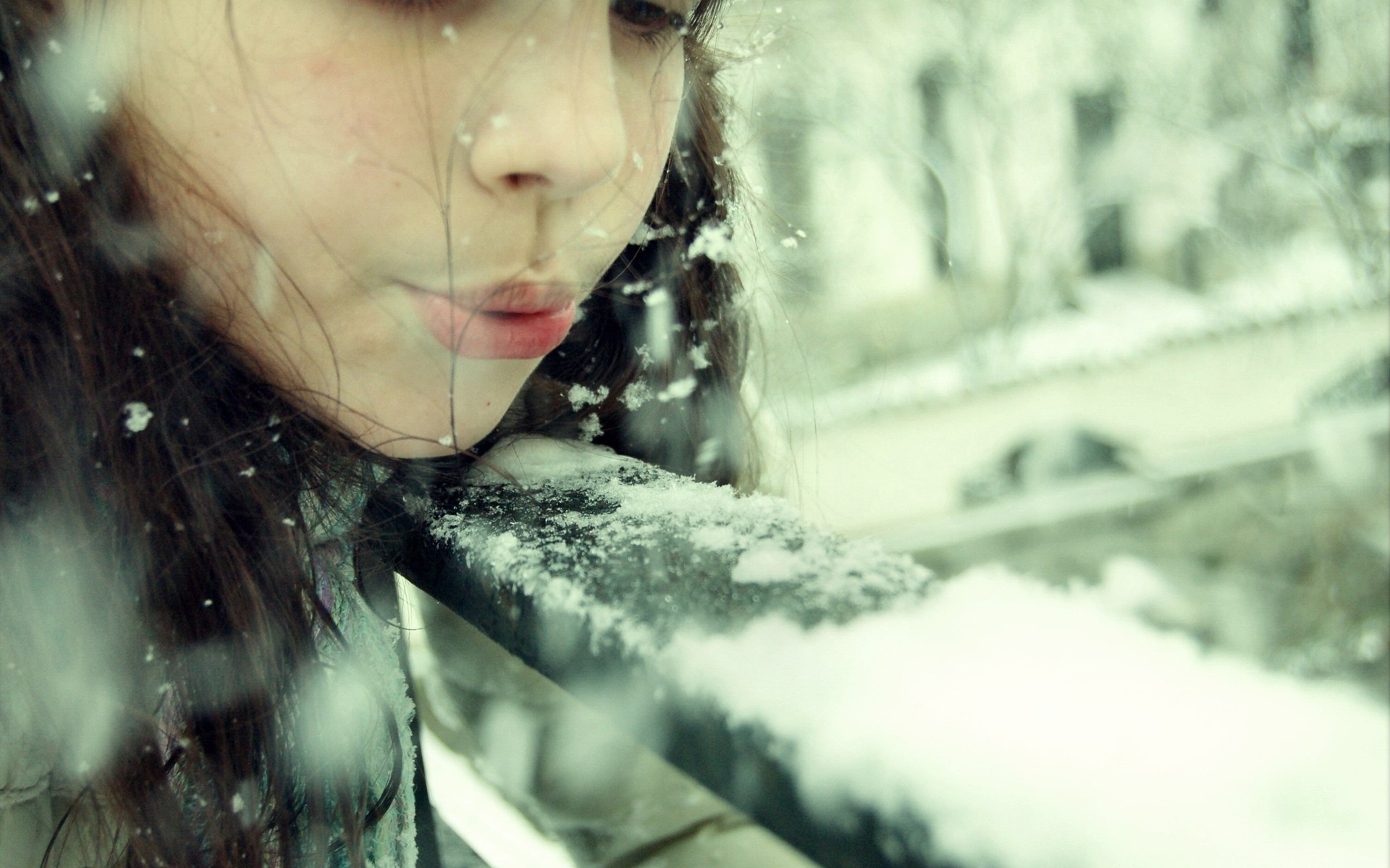 225356 descargar fondo de pantalla mujeres, fotografía, frío, lindo, temporada, nieve: protectores de pantalla e imágenes gratis