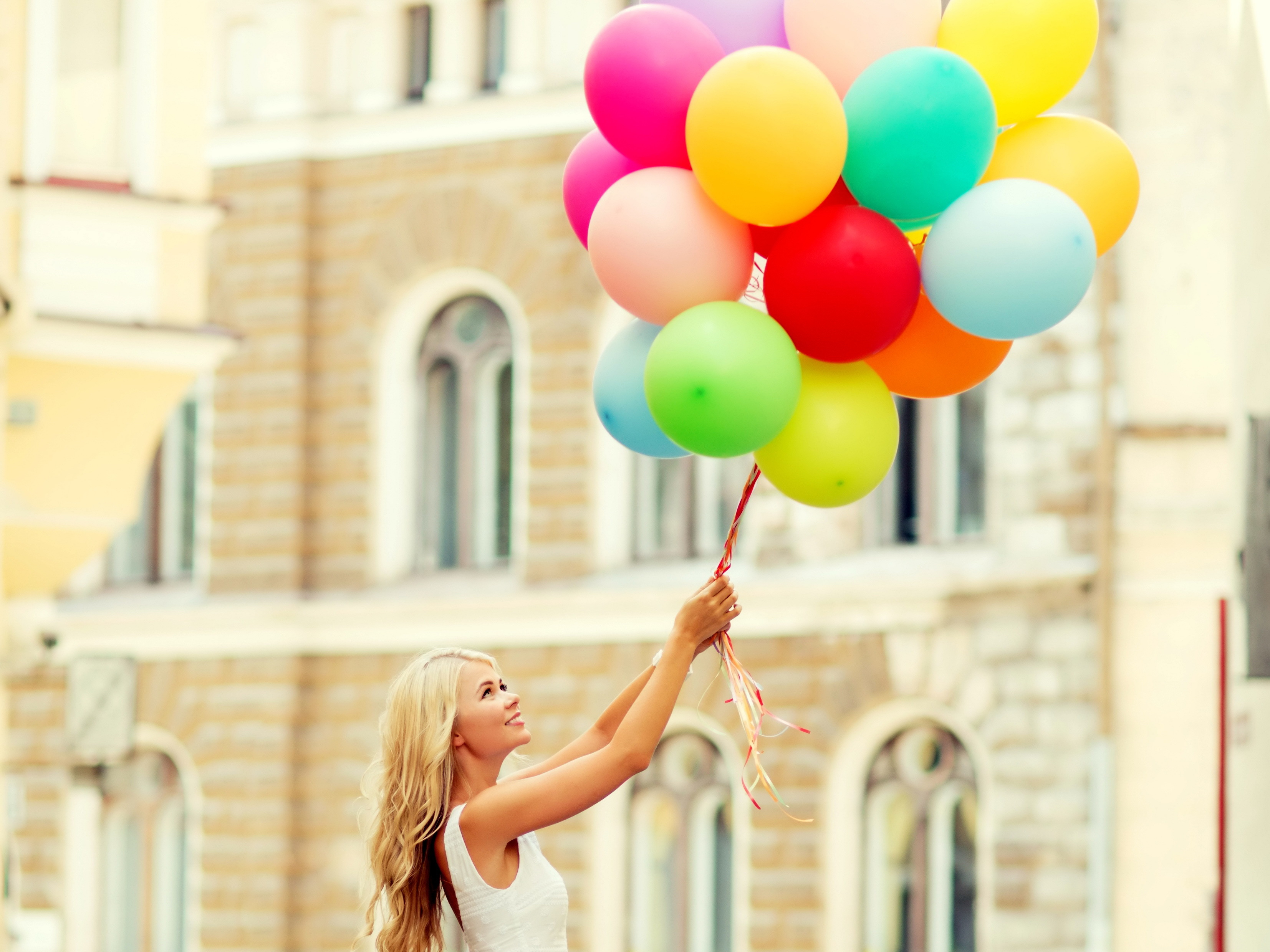 Download mobile wallpaper Balloon, Smile, Mood, Blonde, Women for free.