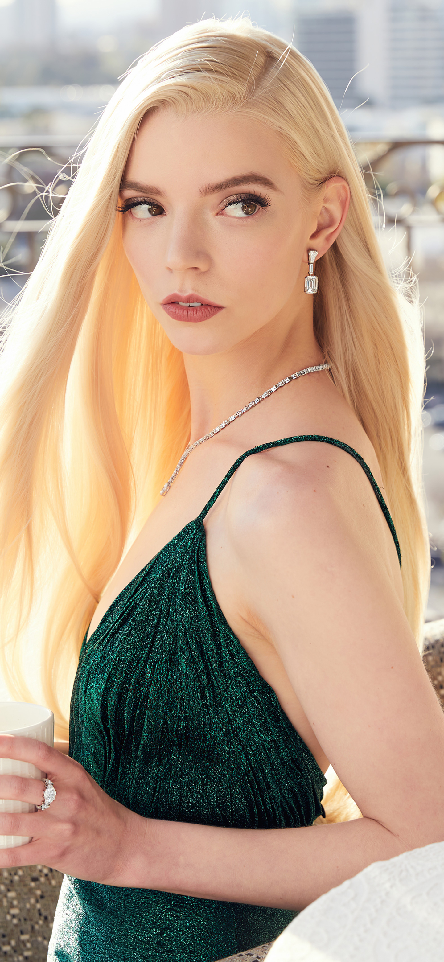 Download mobile wallpaper Blonde, American, Celebrity, Long Hair, Actress, Anya Taylor Joy for free.
