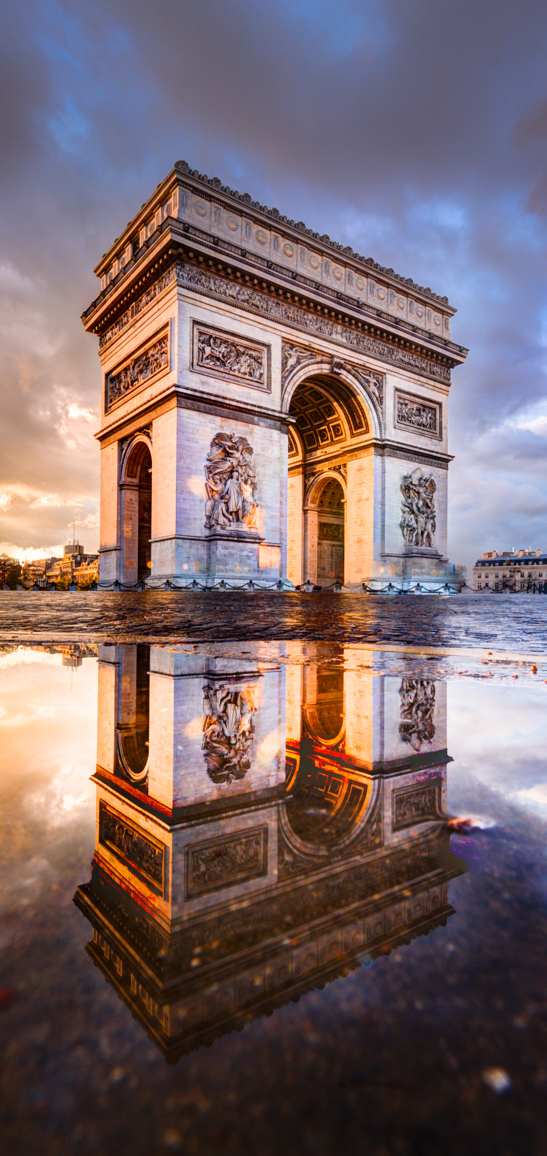 Handy-Wallpaper Paris, Frankreich, Monument, Monumente, Triumphbogen, Menschengemacht, Spiegelung, Betrachtung kostenlos herunterladen.