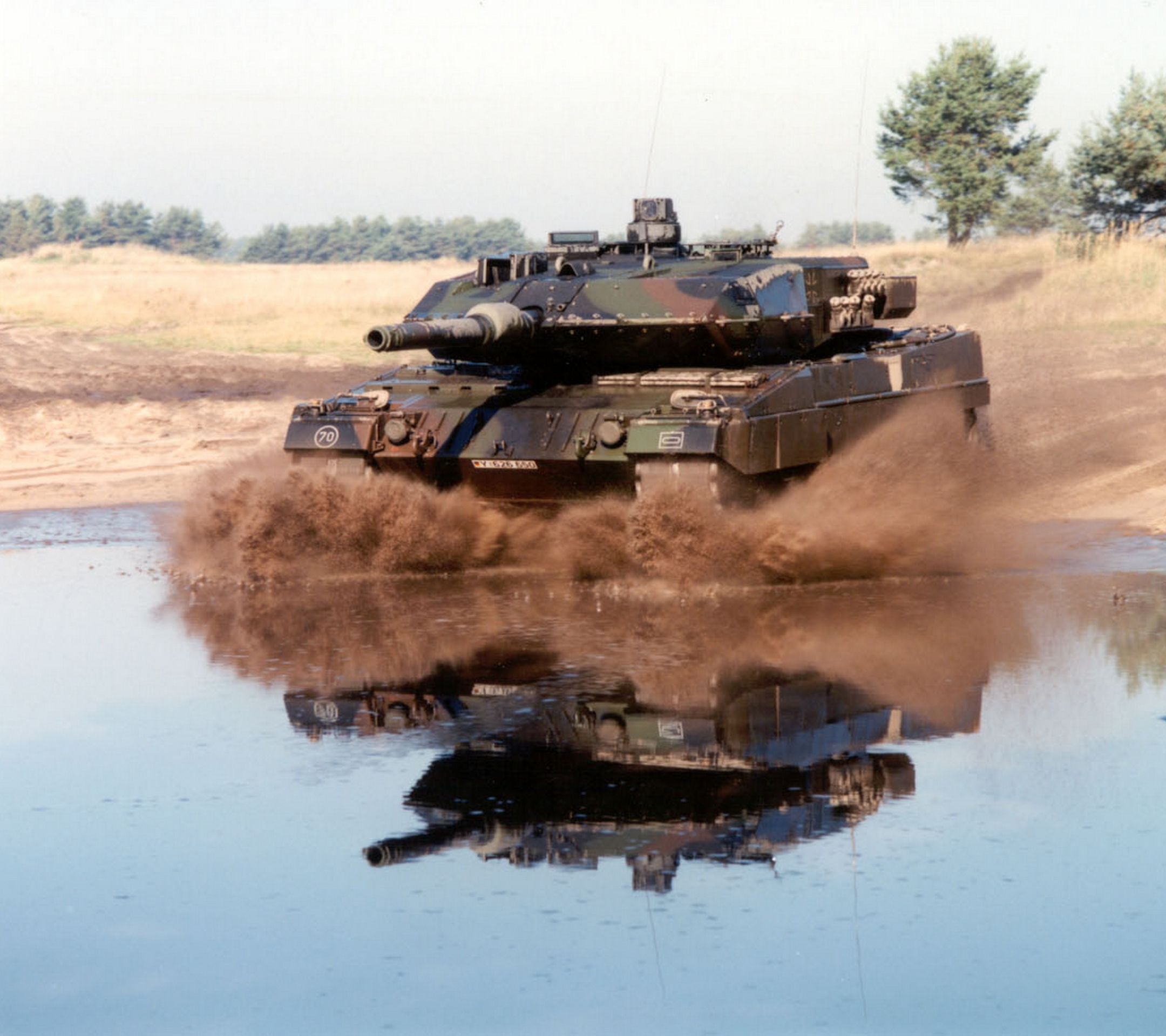 Free download wallpaper Tanks, Reflection, Military, Tank, Leopard 2 on your PC desktop