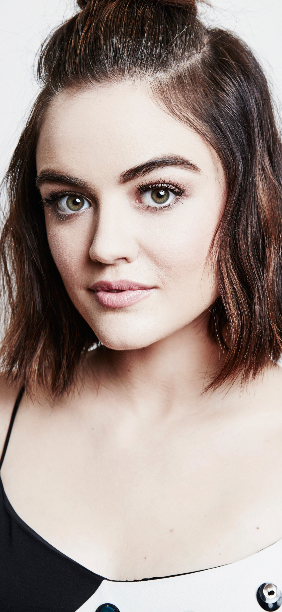 Download mobile wallpaper Singer, Brunette, Green Eyes, American, Celebrity, Actress, Lucy Hale for free.