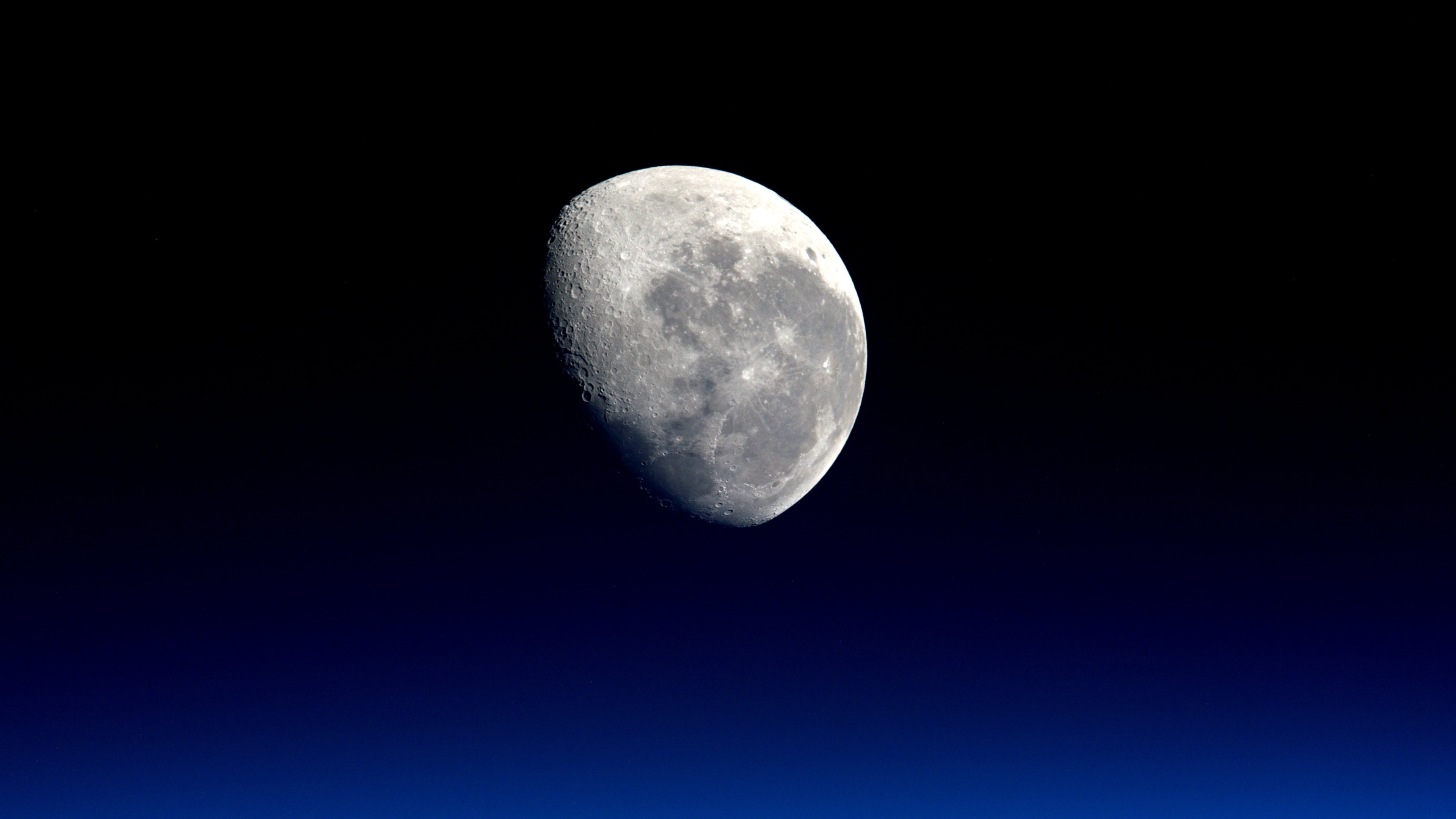PCデスクトップに月, 地球画像を無料でダウンロード