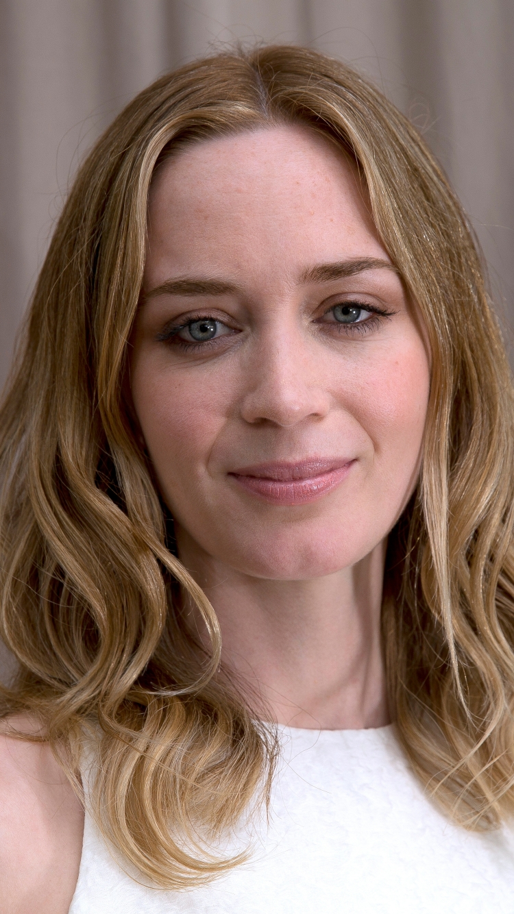 Download mobile wallpaper Blonde, English, Face, Blue Eyes, Celebrity, Actress, Emily Blunt for free.