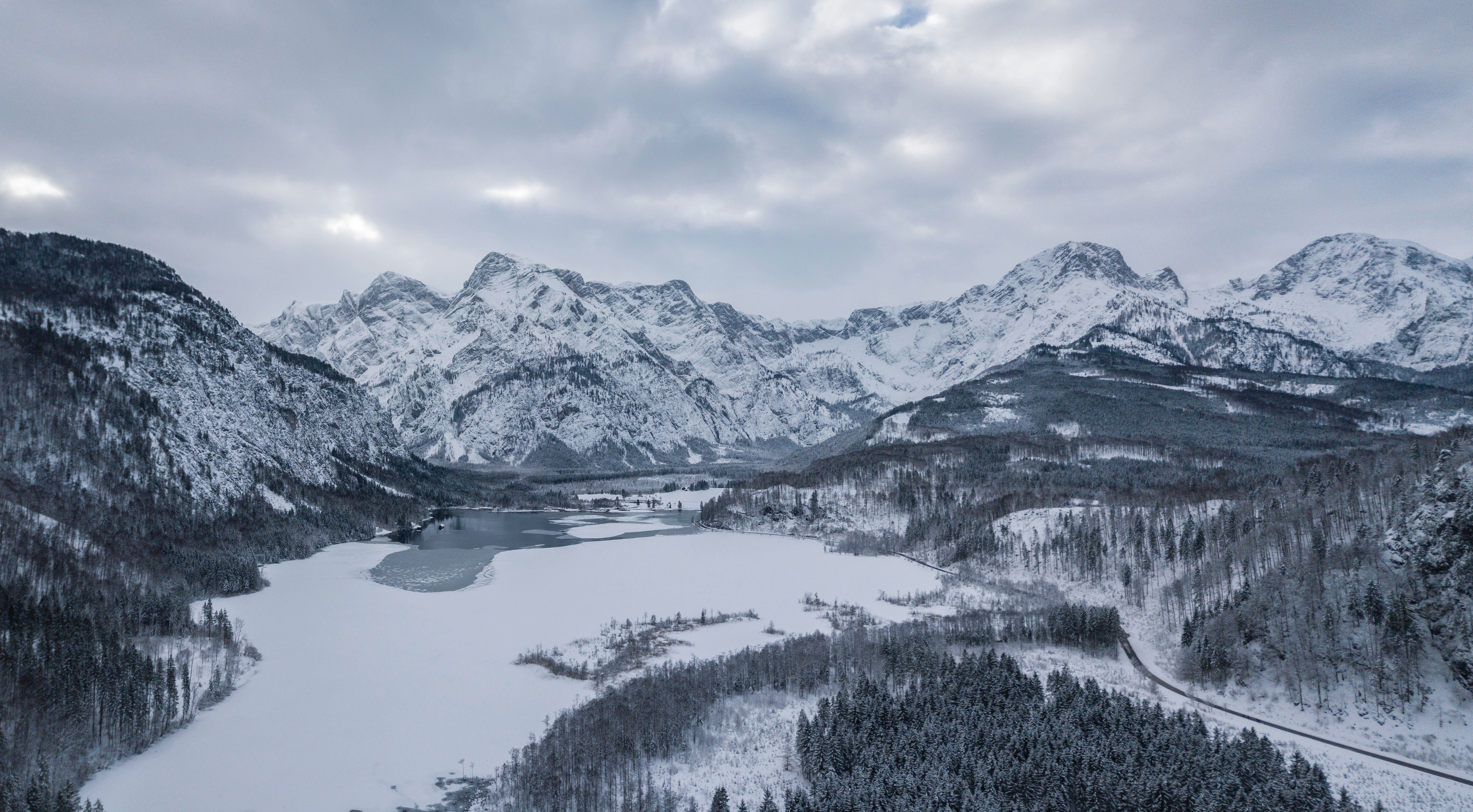 PCデスクトップに湖, アルムゼー, 冬, 自然, 山脈, オーストリア, 雪画像を無料でダウンロード